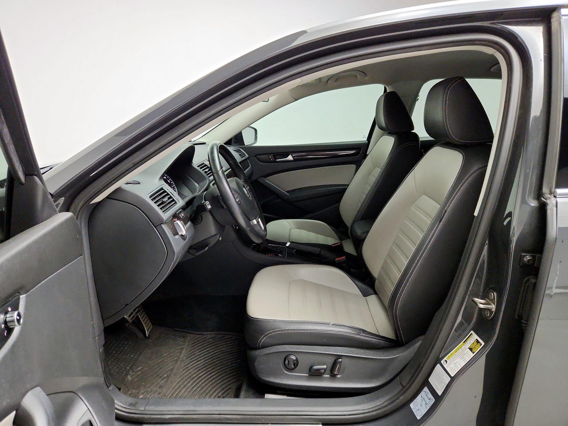 Thumbnail: 2015 Volkswagen Passat - 11