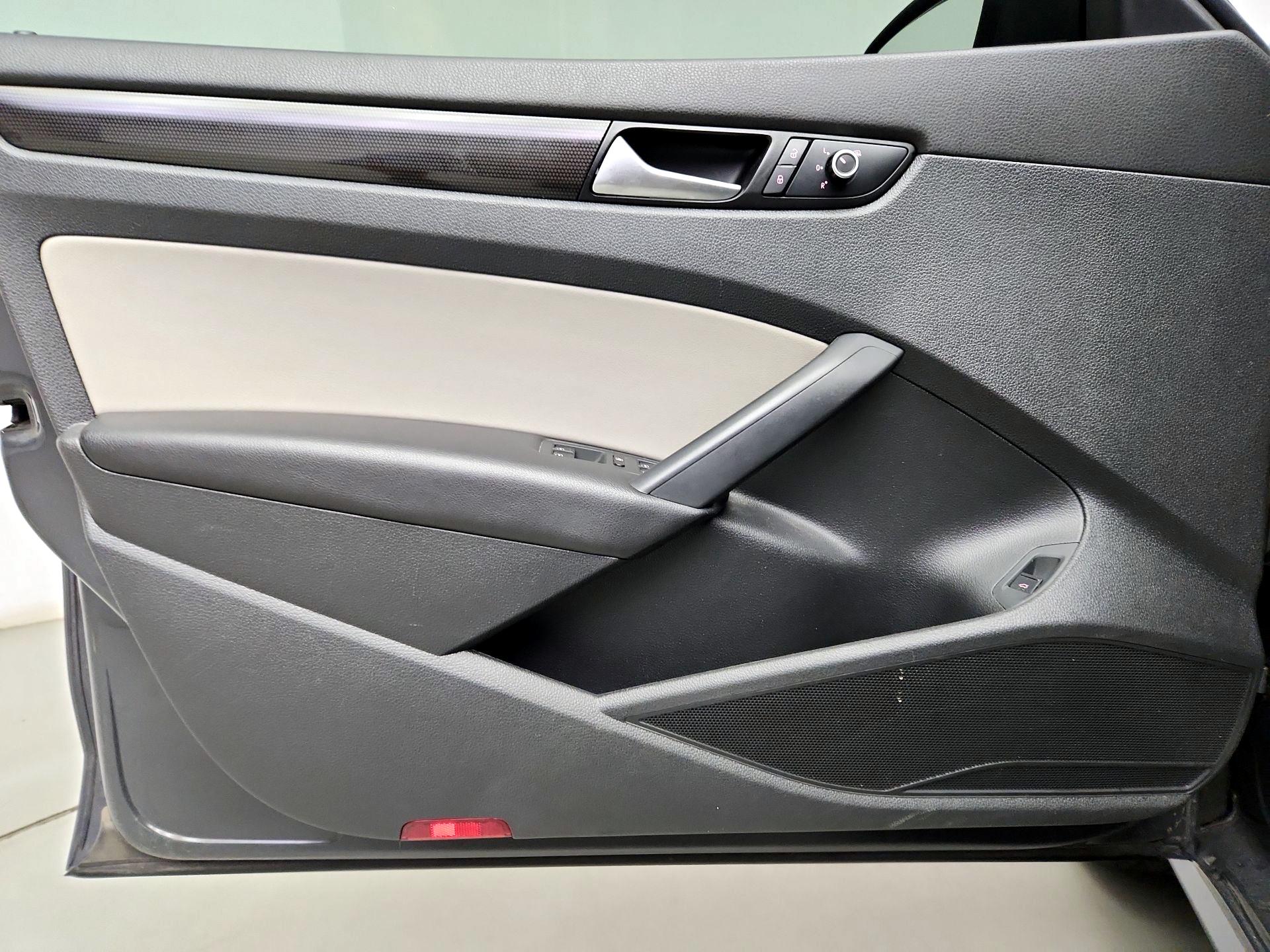 Thumbnail: 2015 Volkswagen Passat - 12