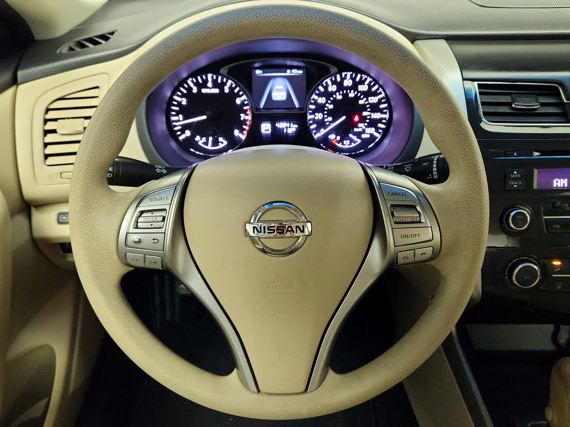 Thumbnail: 2015 Nissan Altima - 10