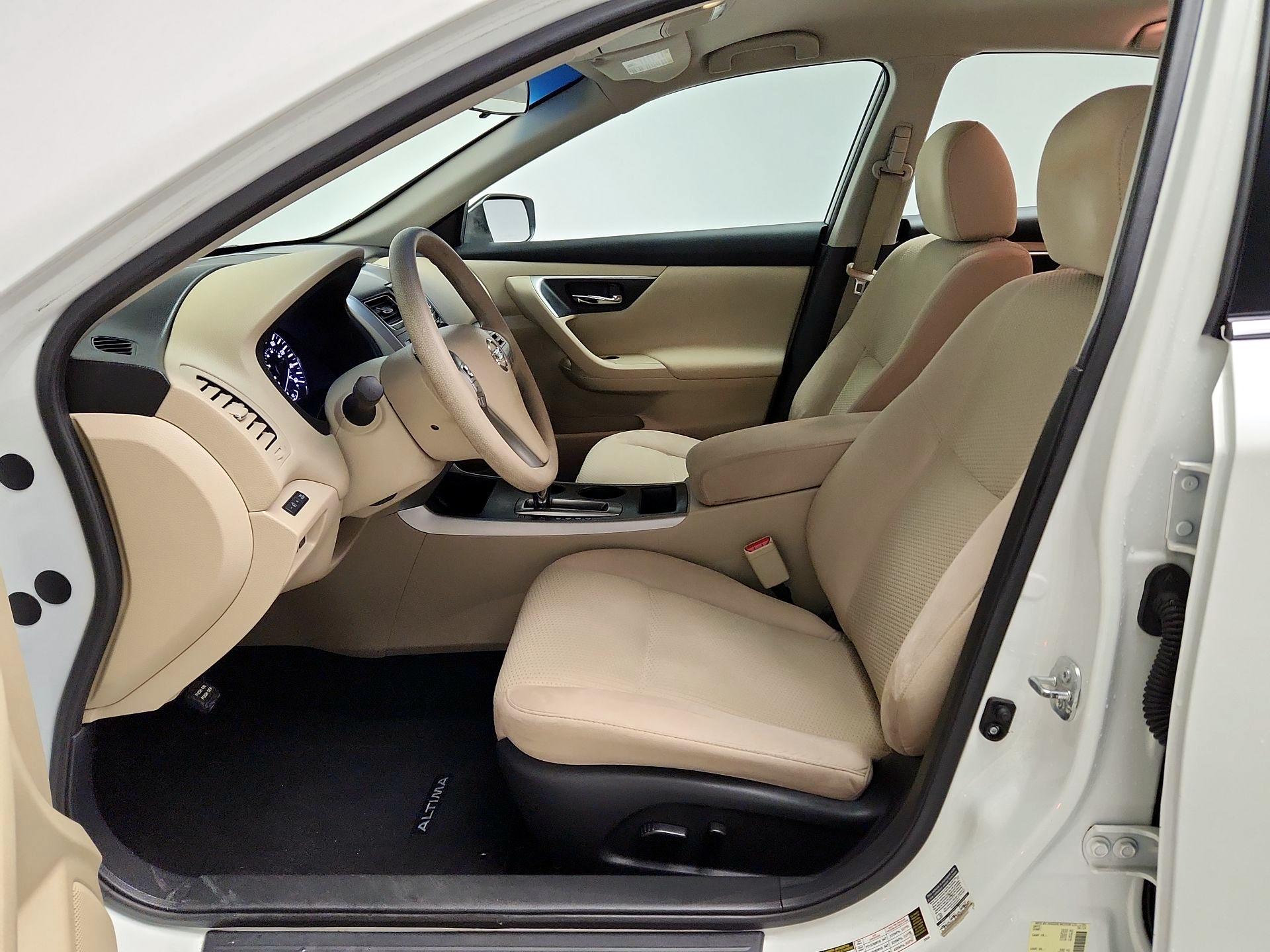 Thumbnail: 2015 Nissan Altima - 11