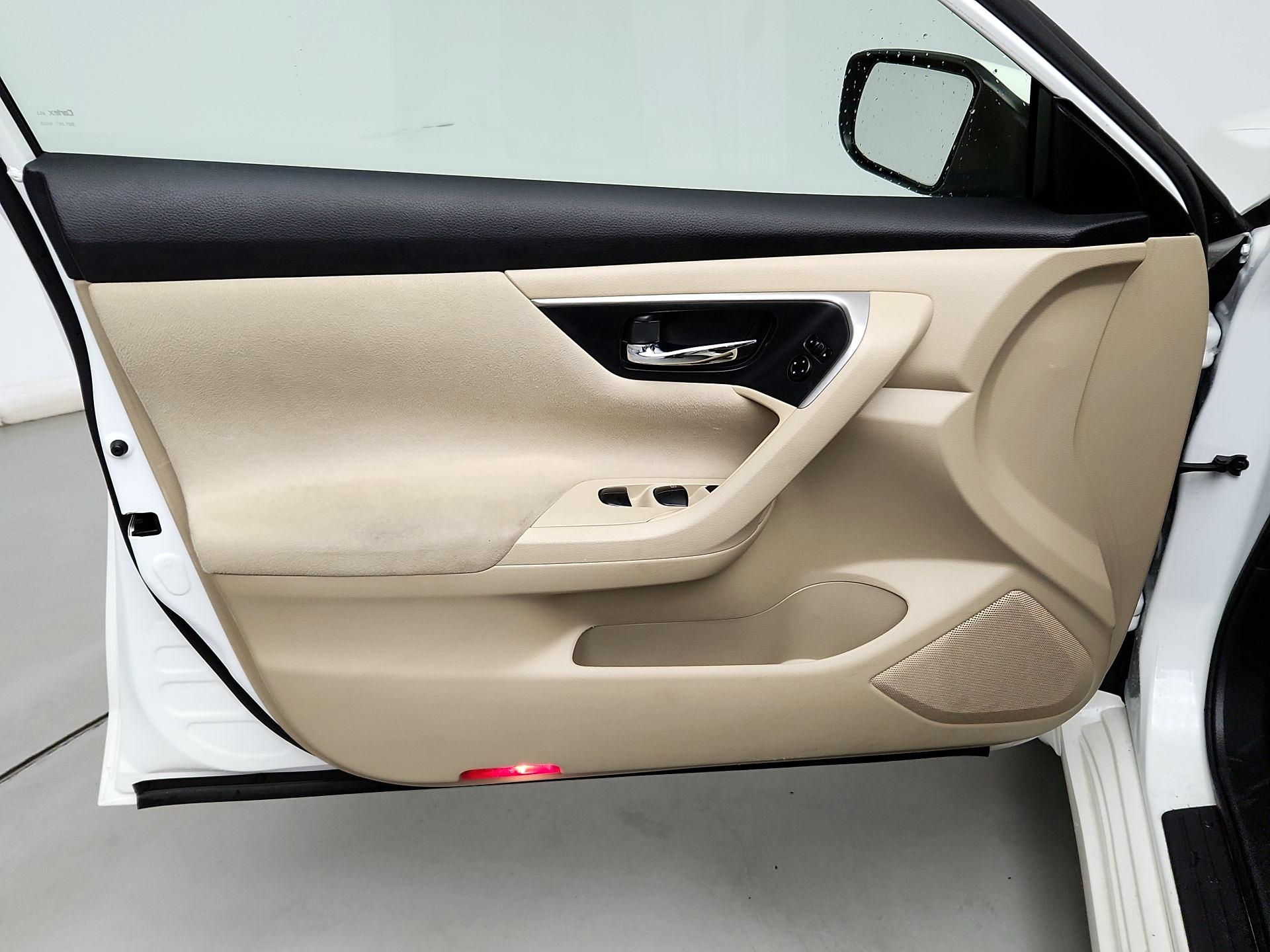 Thumbnail: 2015 Nissan Altima - 12