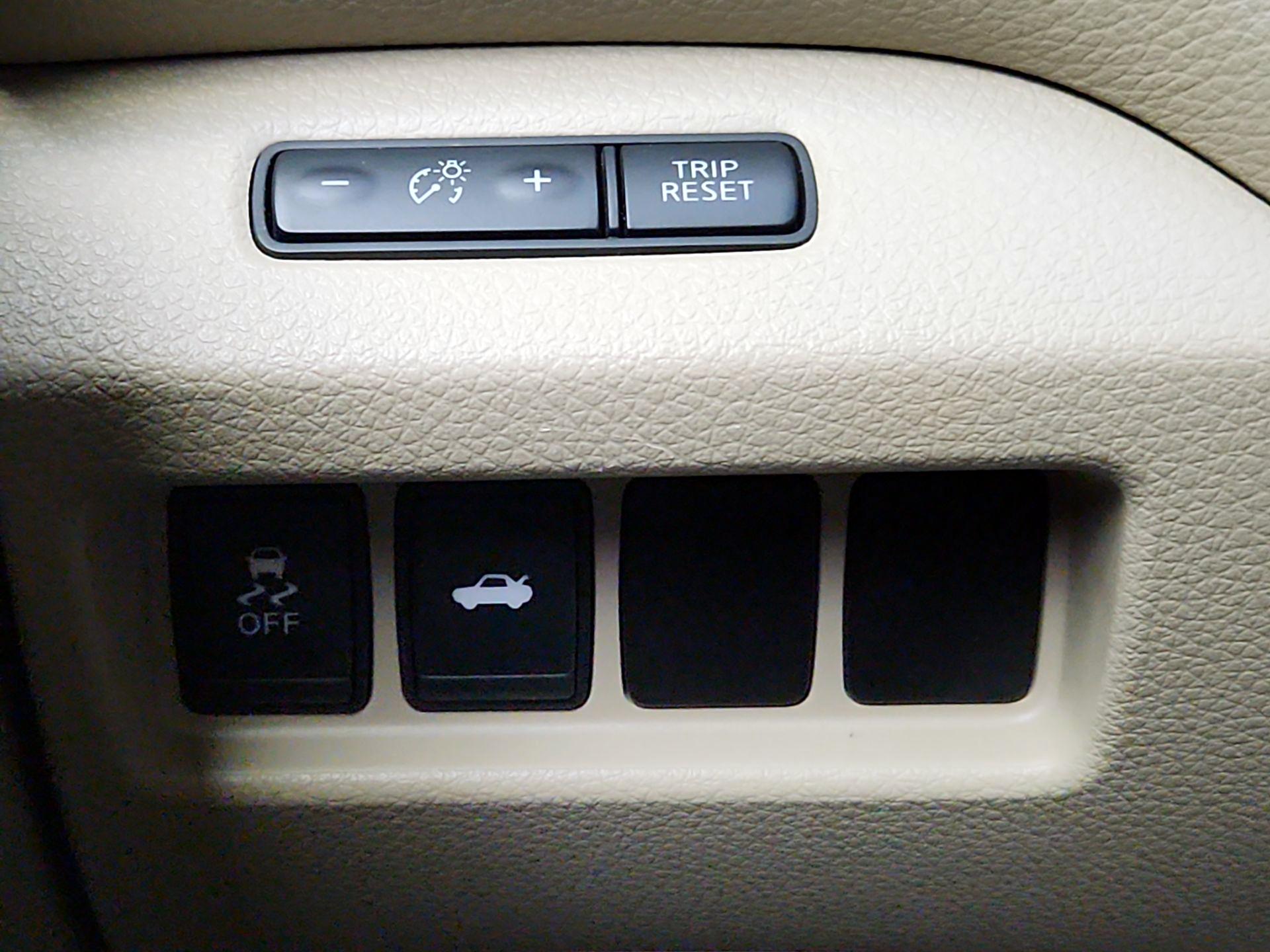 Thumbnail: 2015 Nissan Altima - 13