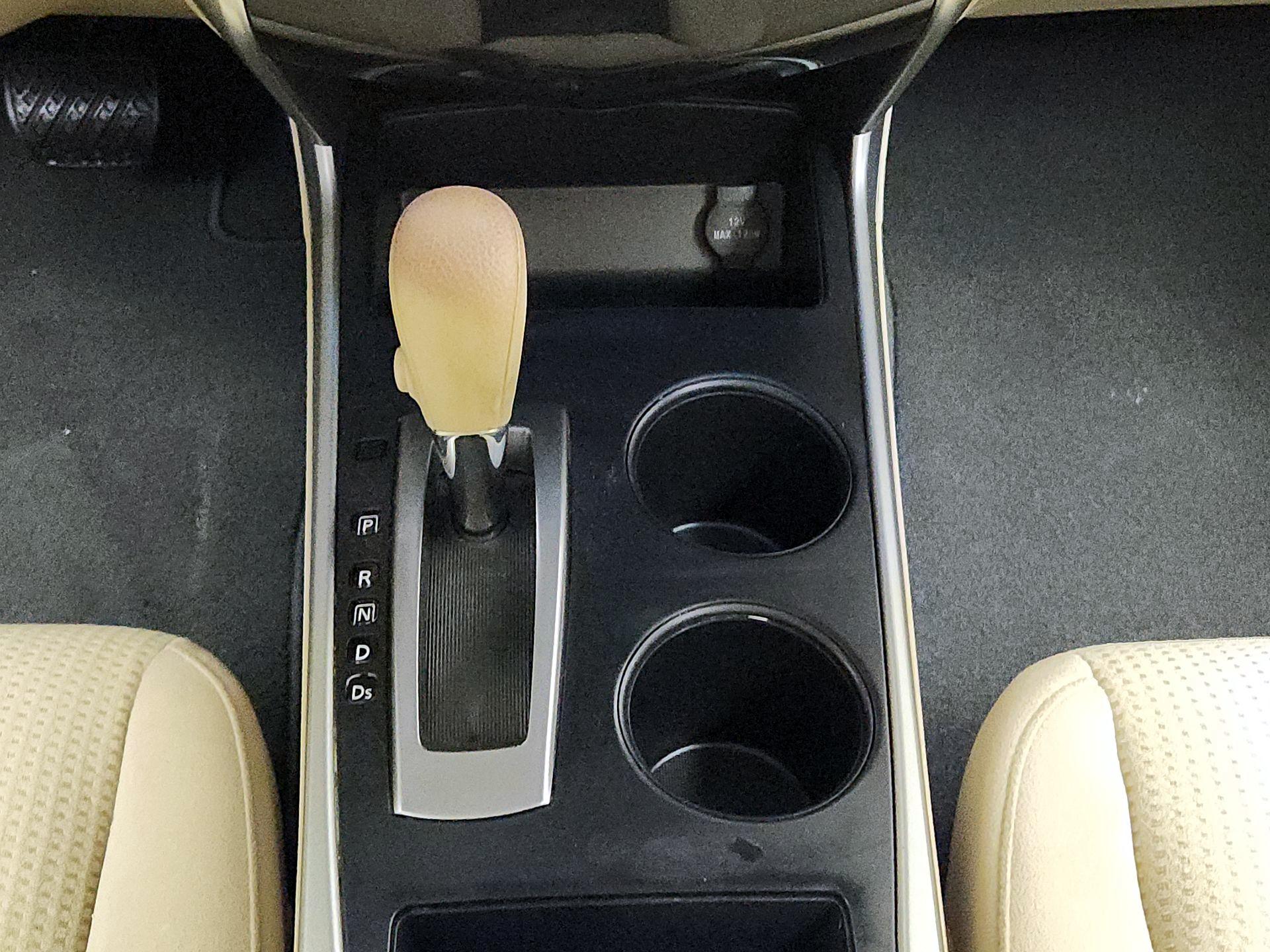 Thumbnail: 2015 Nissan Altima - 16