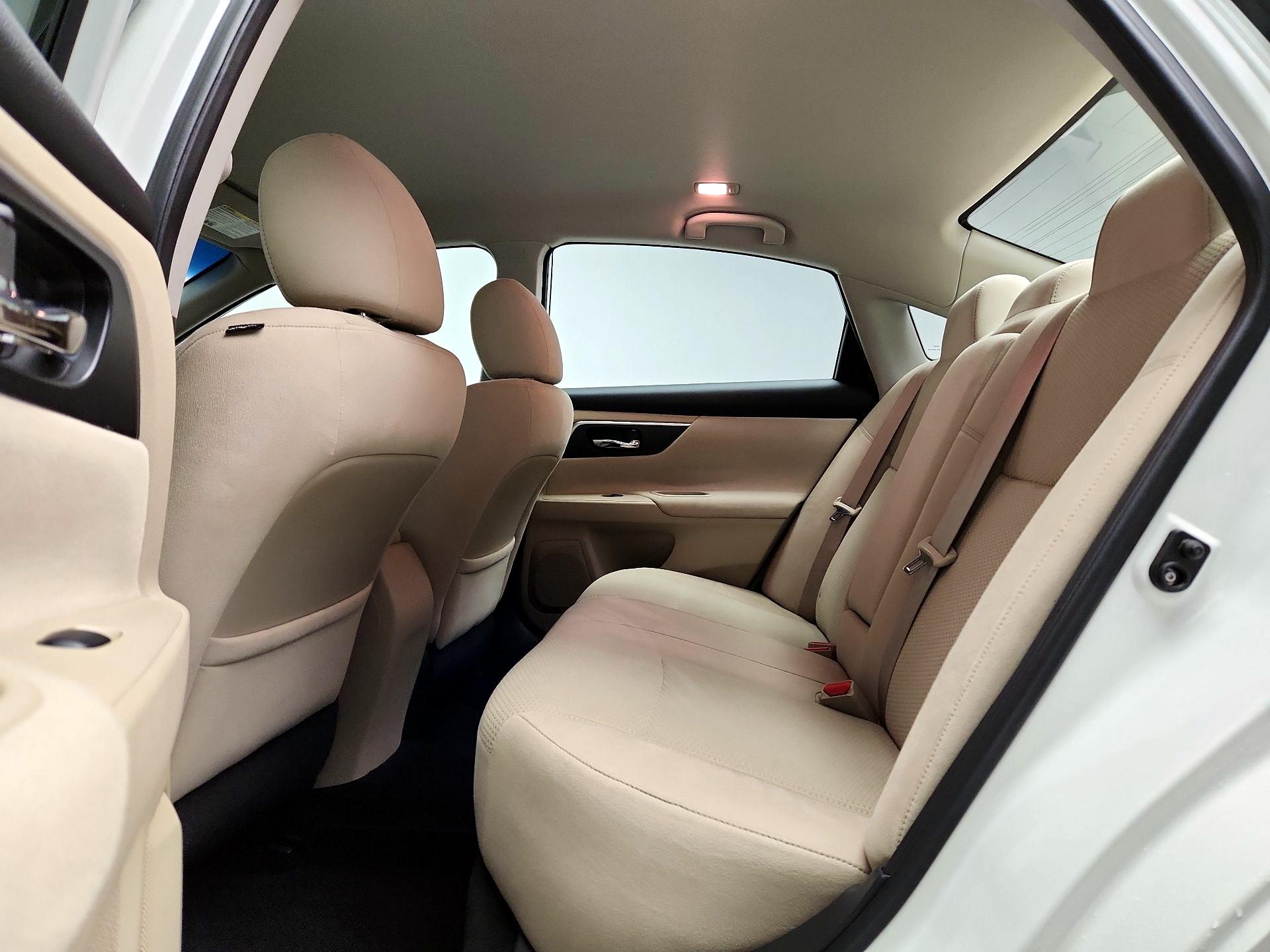 Thumbnail: 2015 Nissan Altima - 18