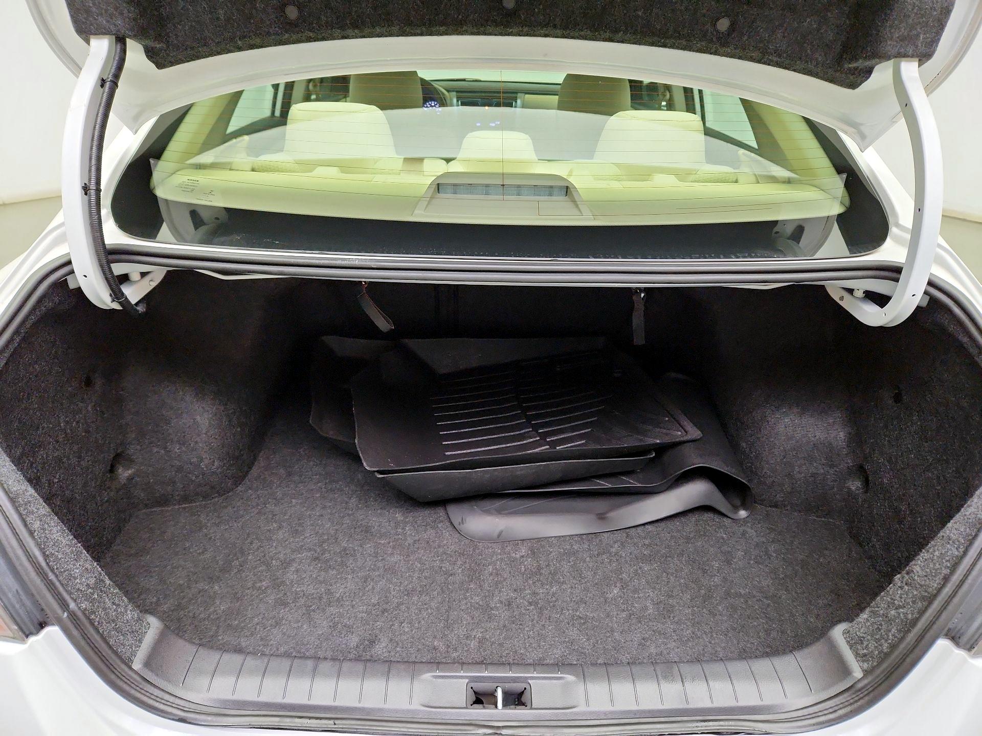 Thumbnail: 2015 Nissan Altima - 19