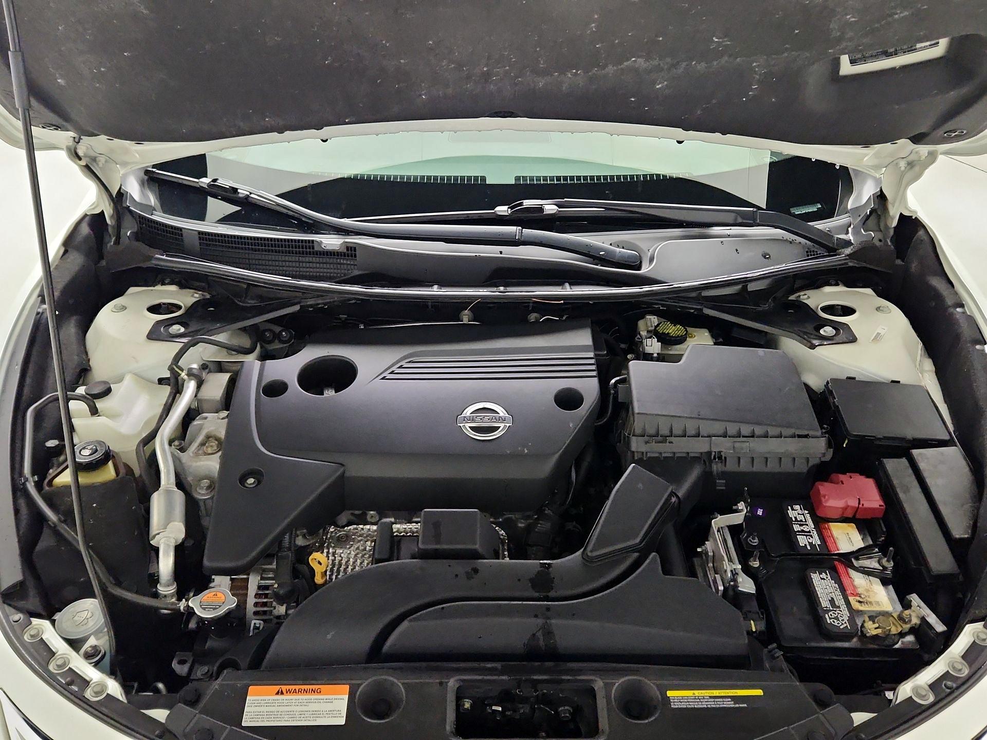 Thumbnail: 2015 Nissan Altima - 20