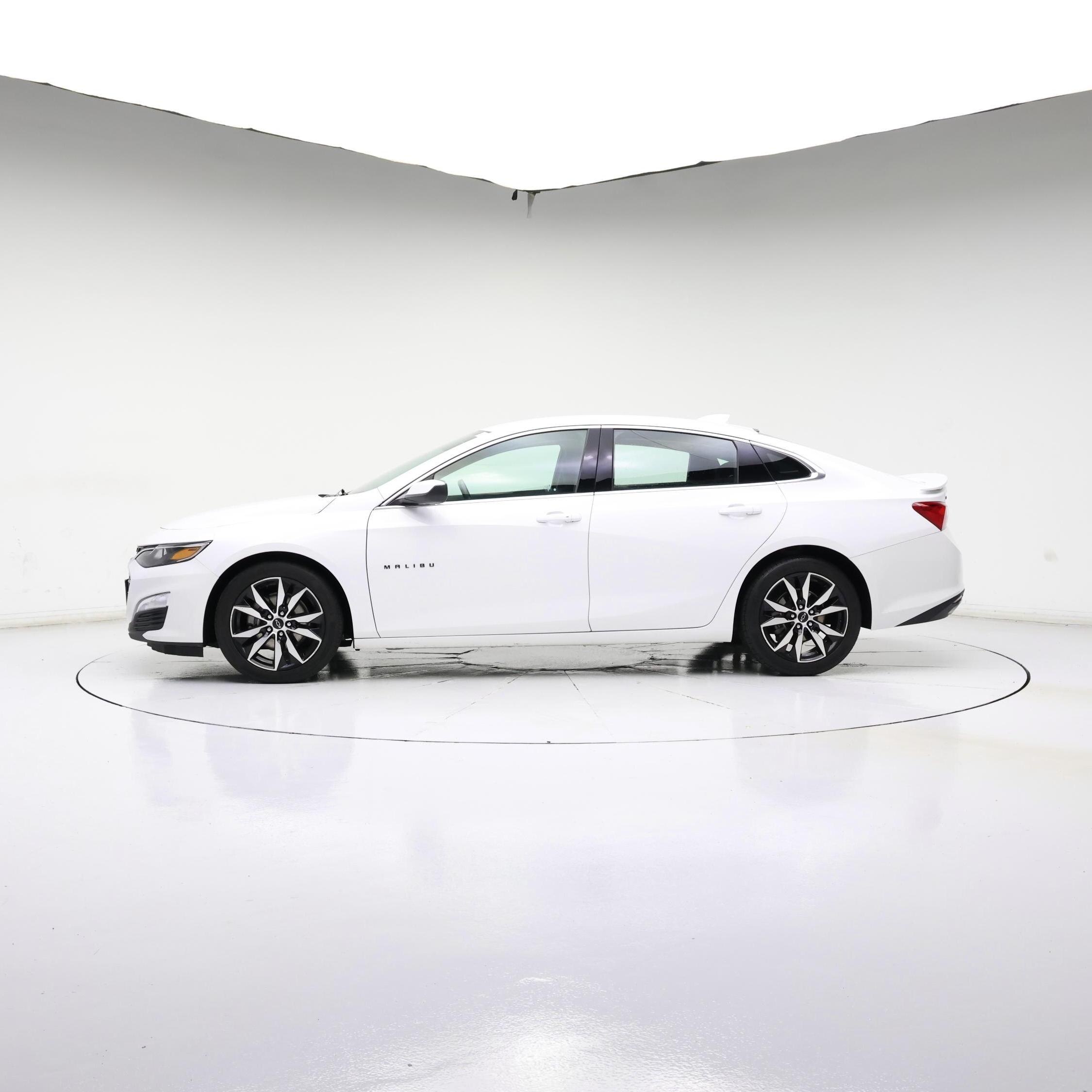 Thumbnail: 2020 Chevrolet Malibu - 3