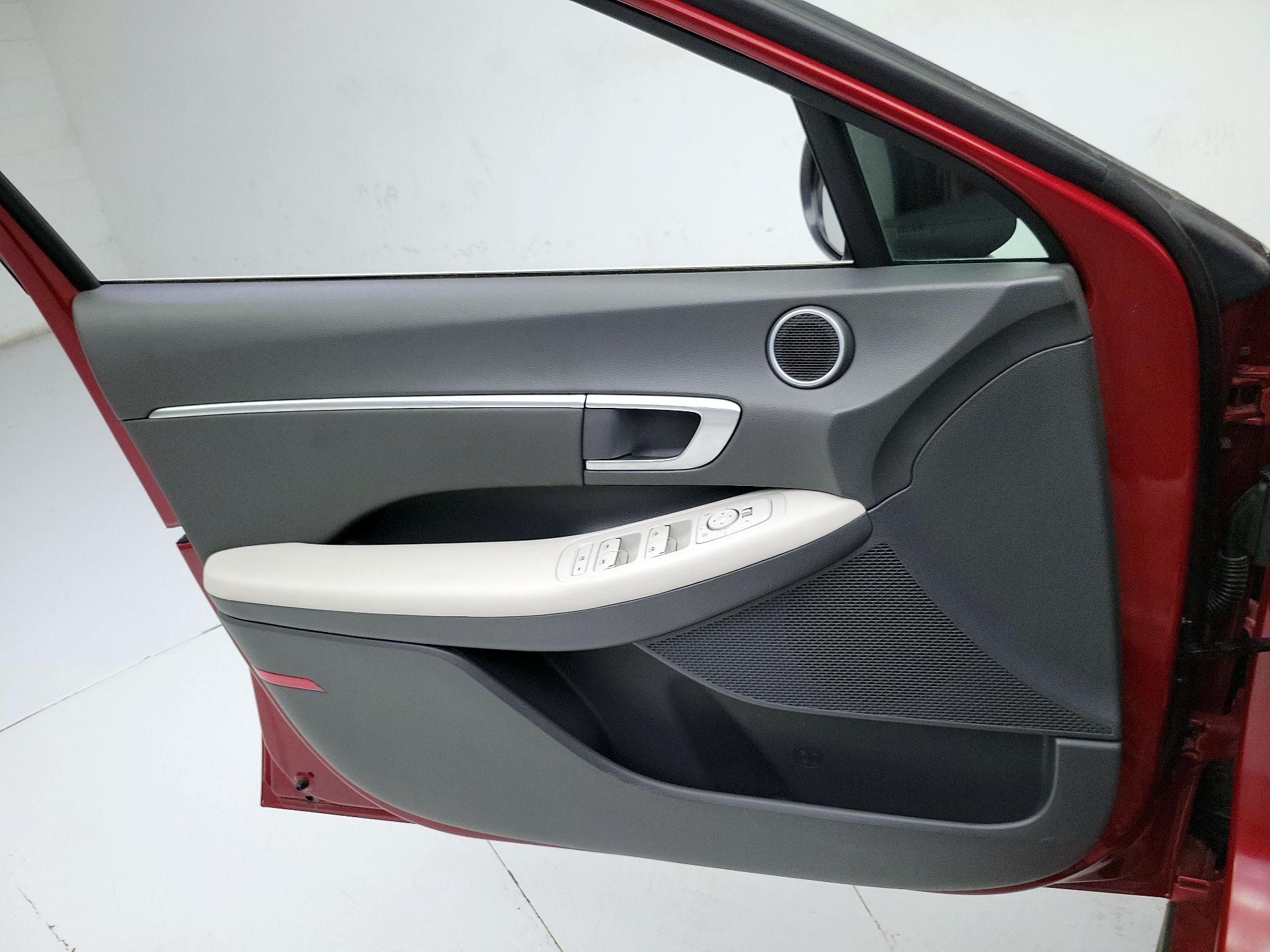 Thumbnail: 2023 Hyundai Sonata - 12