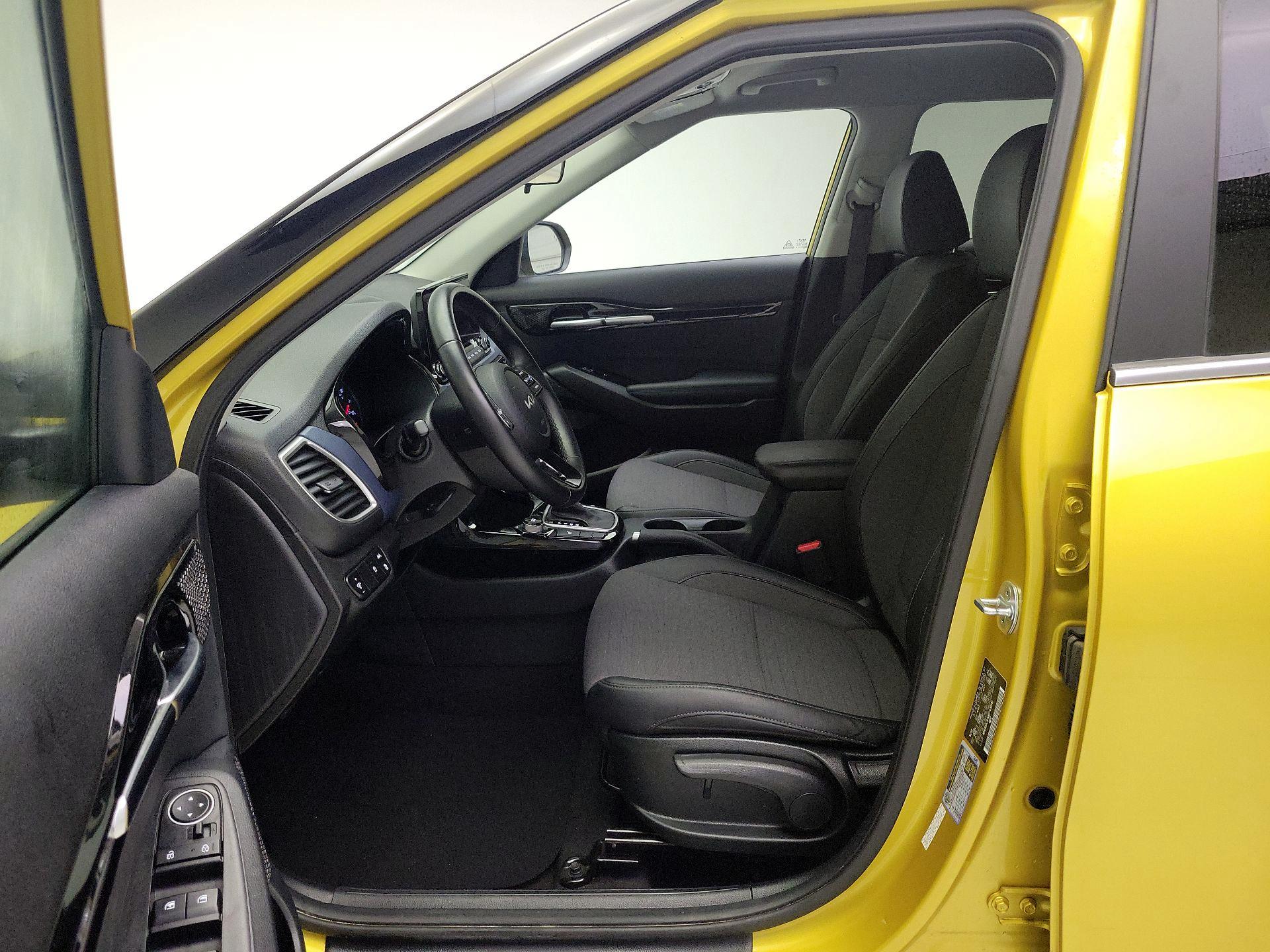 Thumbnail: 2023 Kia Seltos - 11