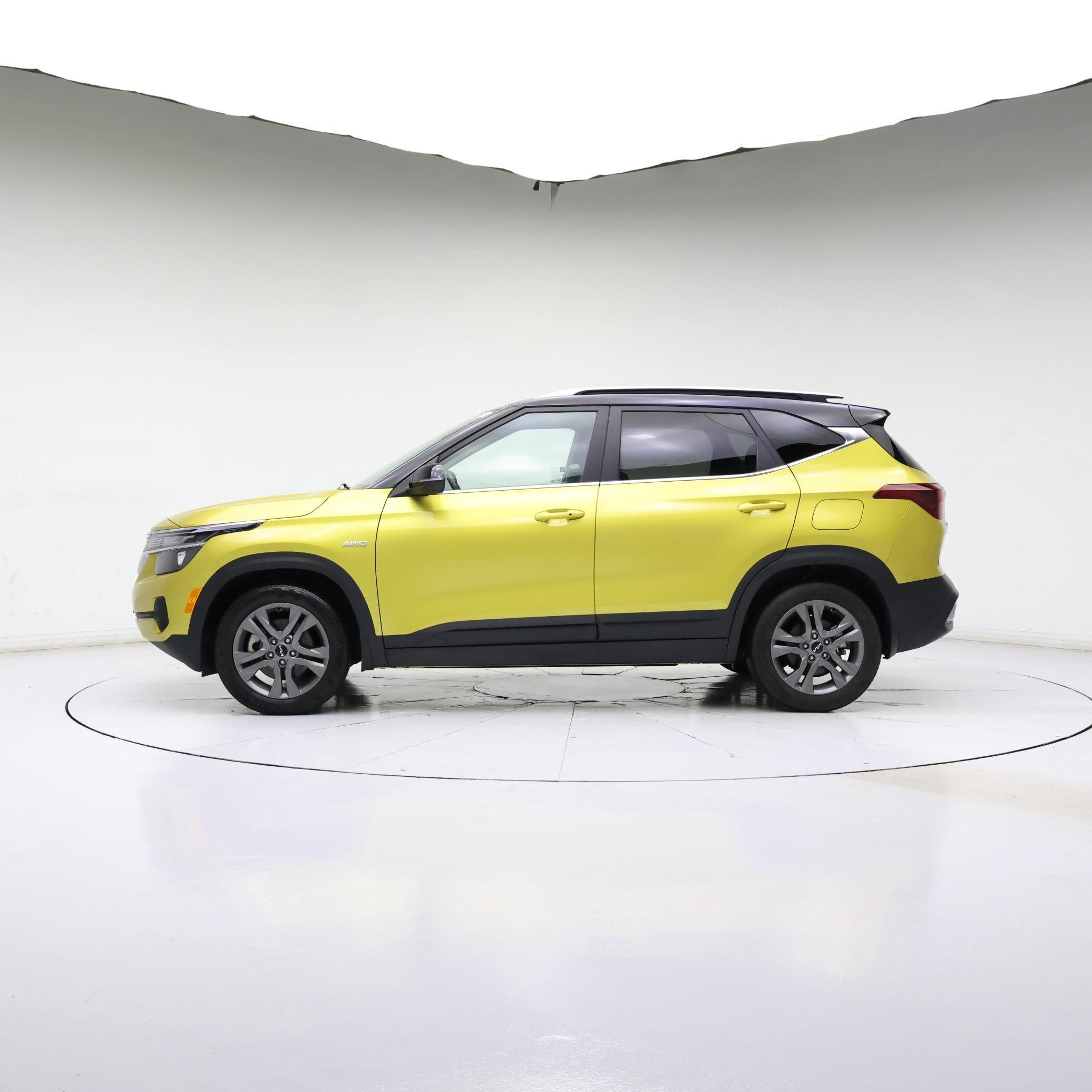 Thumbnail: 2023 Kia Seltos - 3