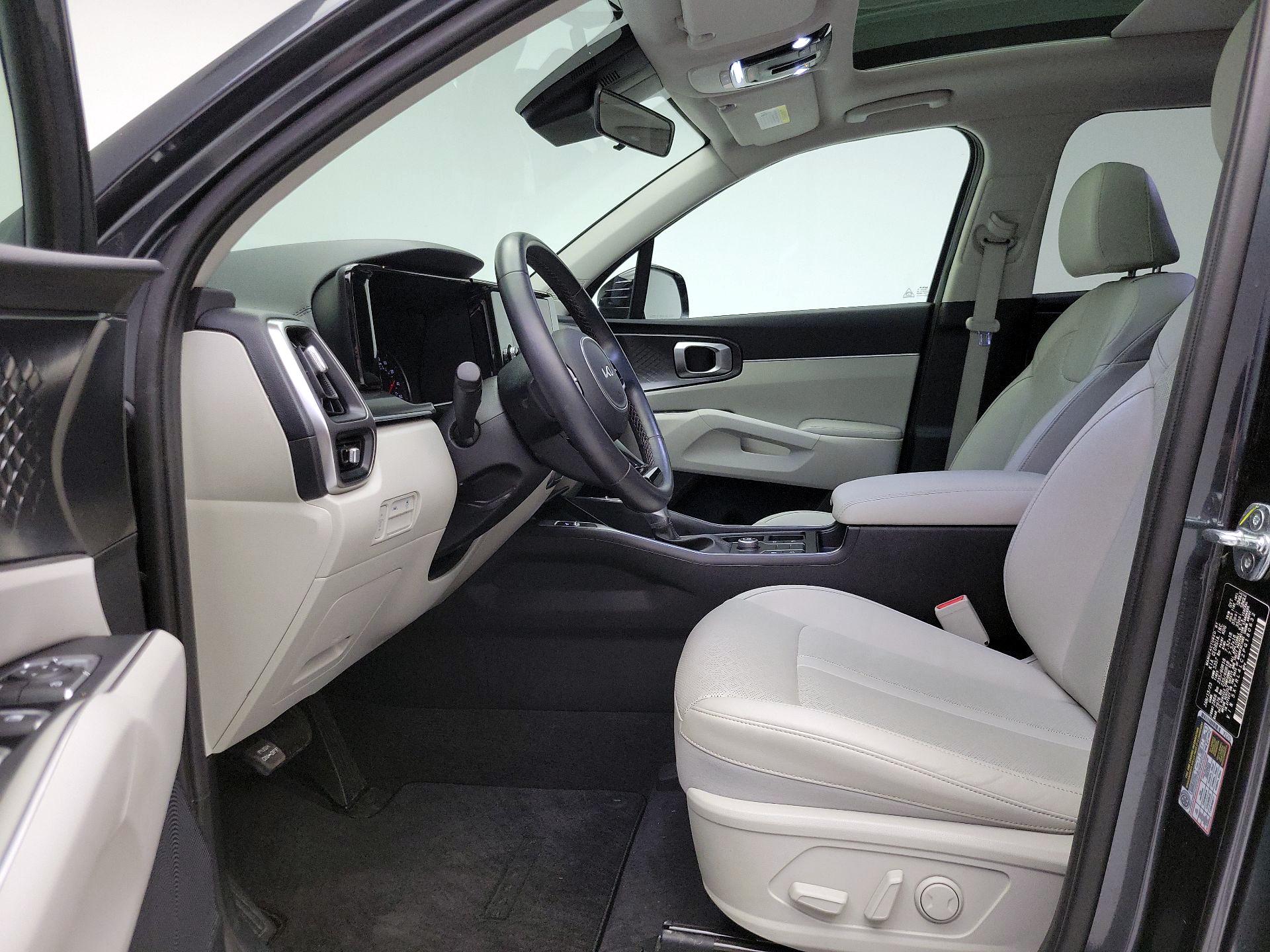 Thumbnail: 2023 Kia Sorento - 11