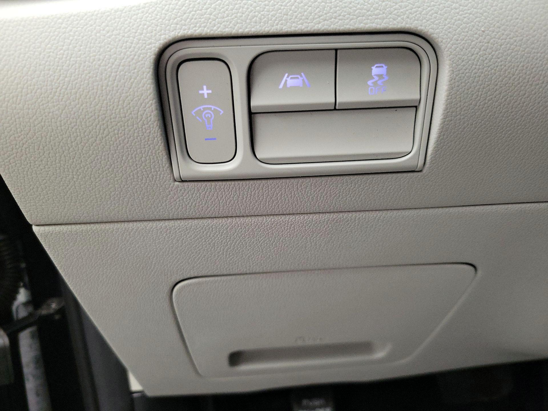 Thumbnail: 2023 Kia Sorento - 13