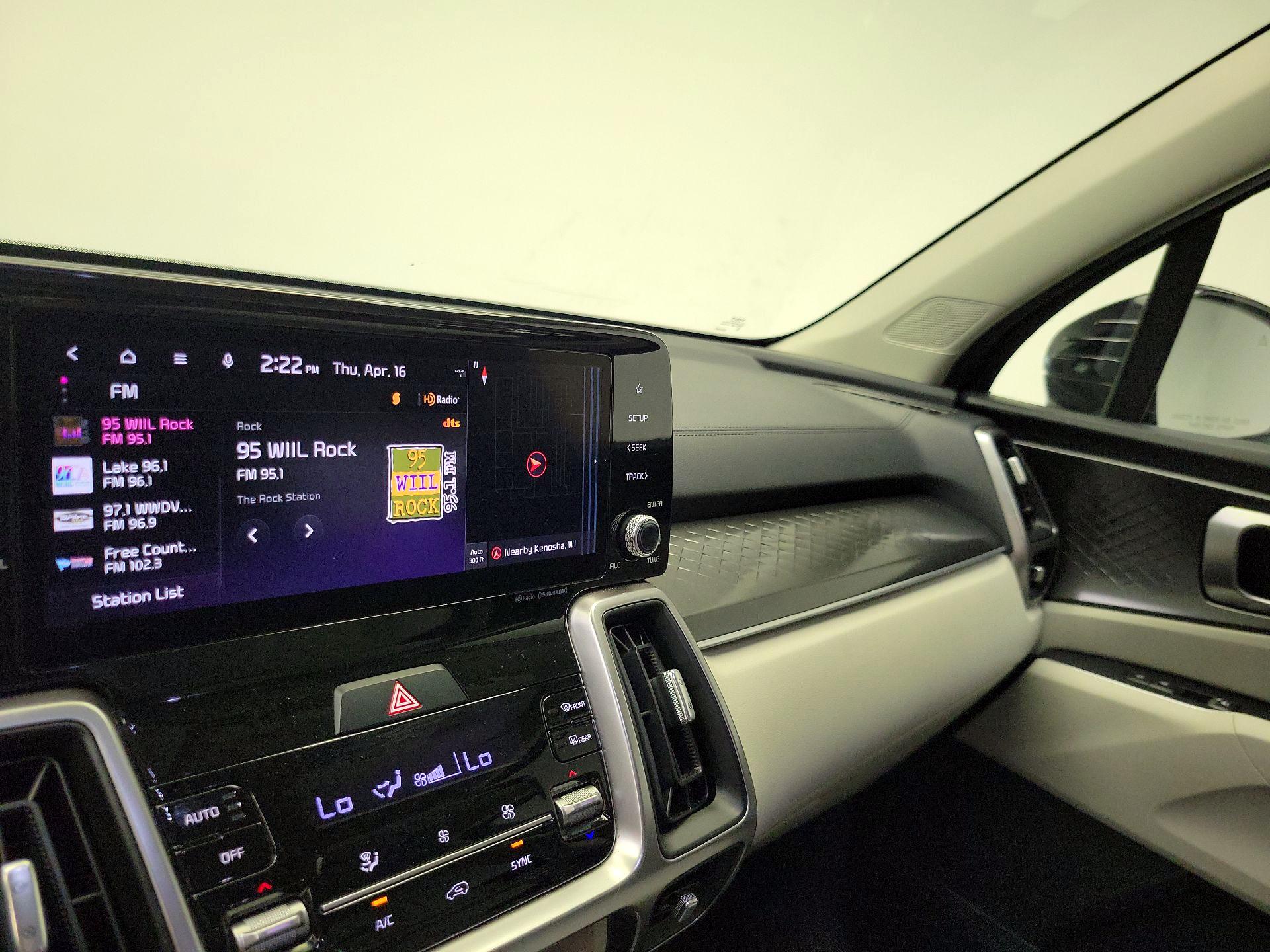 Thumbnail: 2023 Kia Sorento - 16