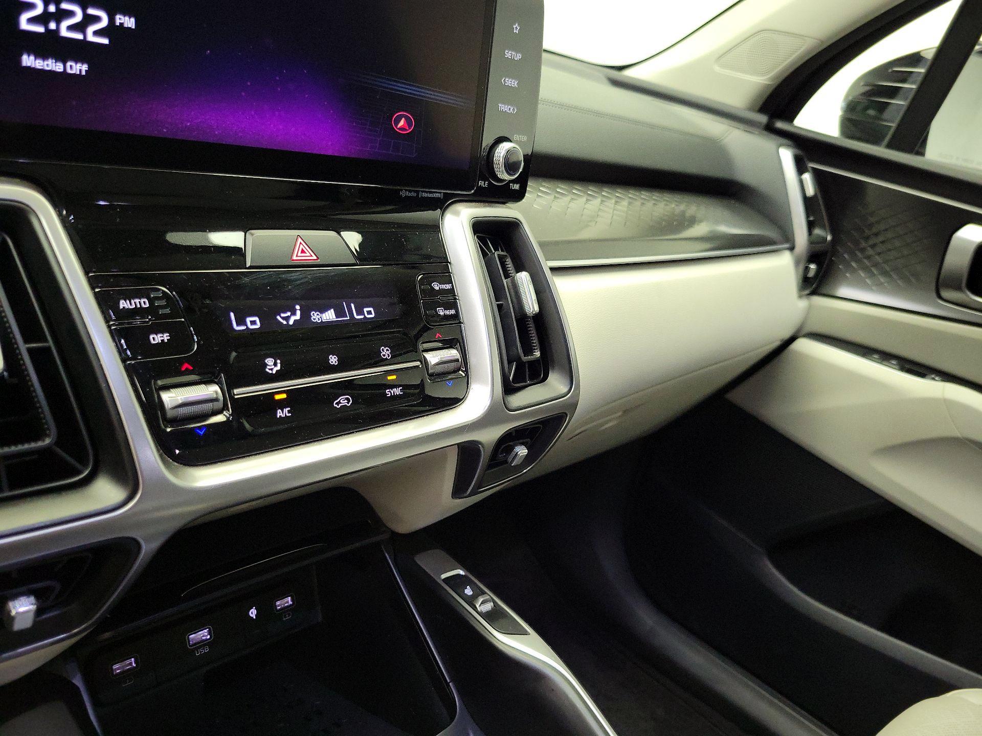 Thumbnail: 2023 Kia Sorento - 17