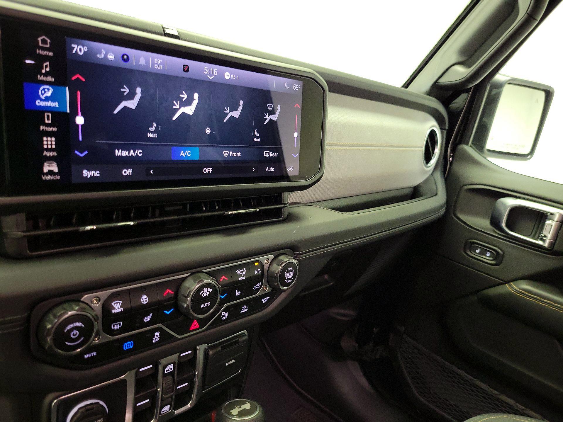 Thumbnail: 2025 Jeep Wrangler - 16