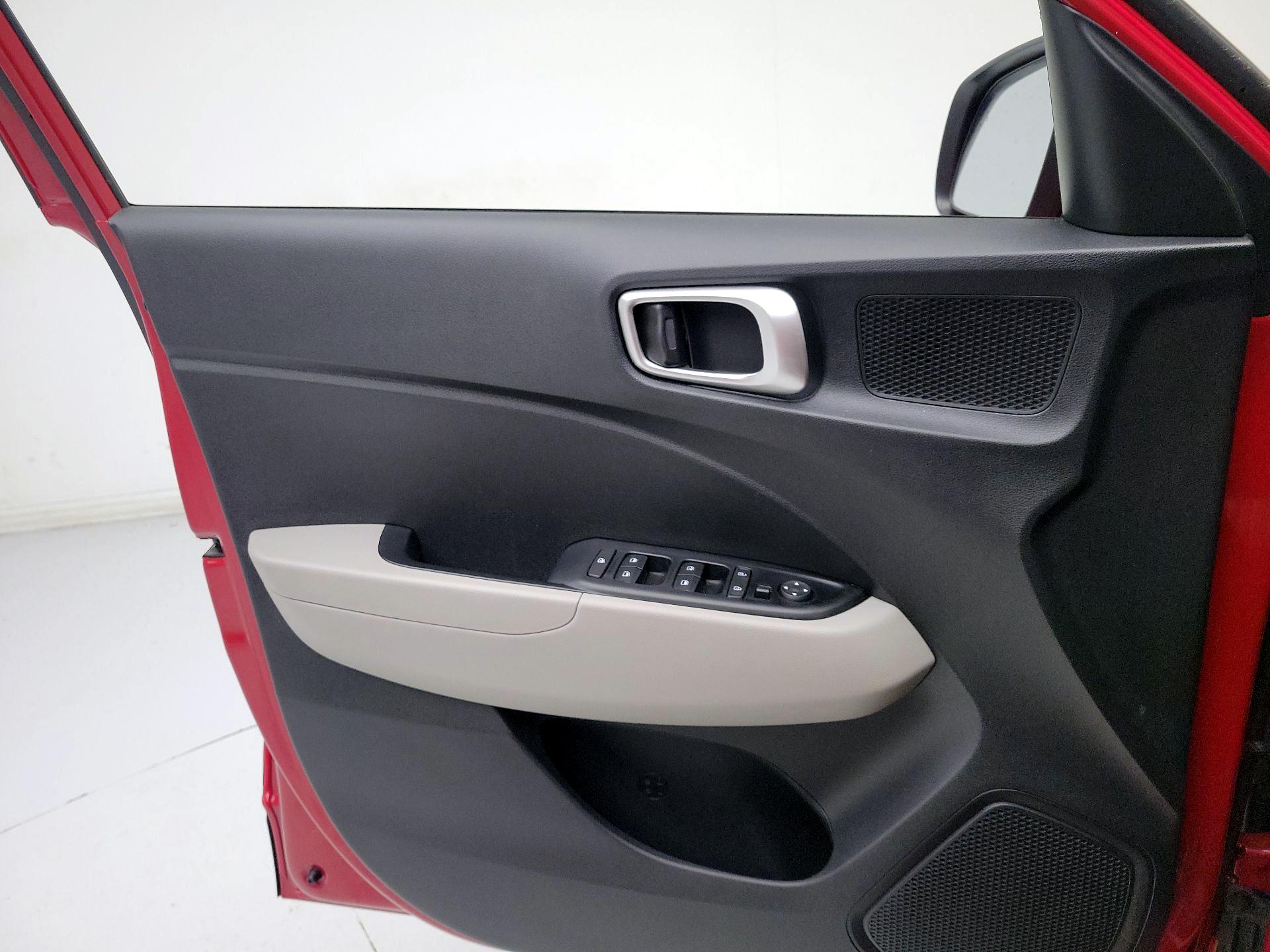 Thumbnail: 2023 Hyundai Venue - 12