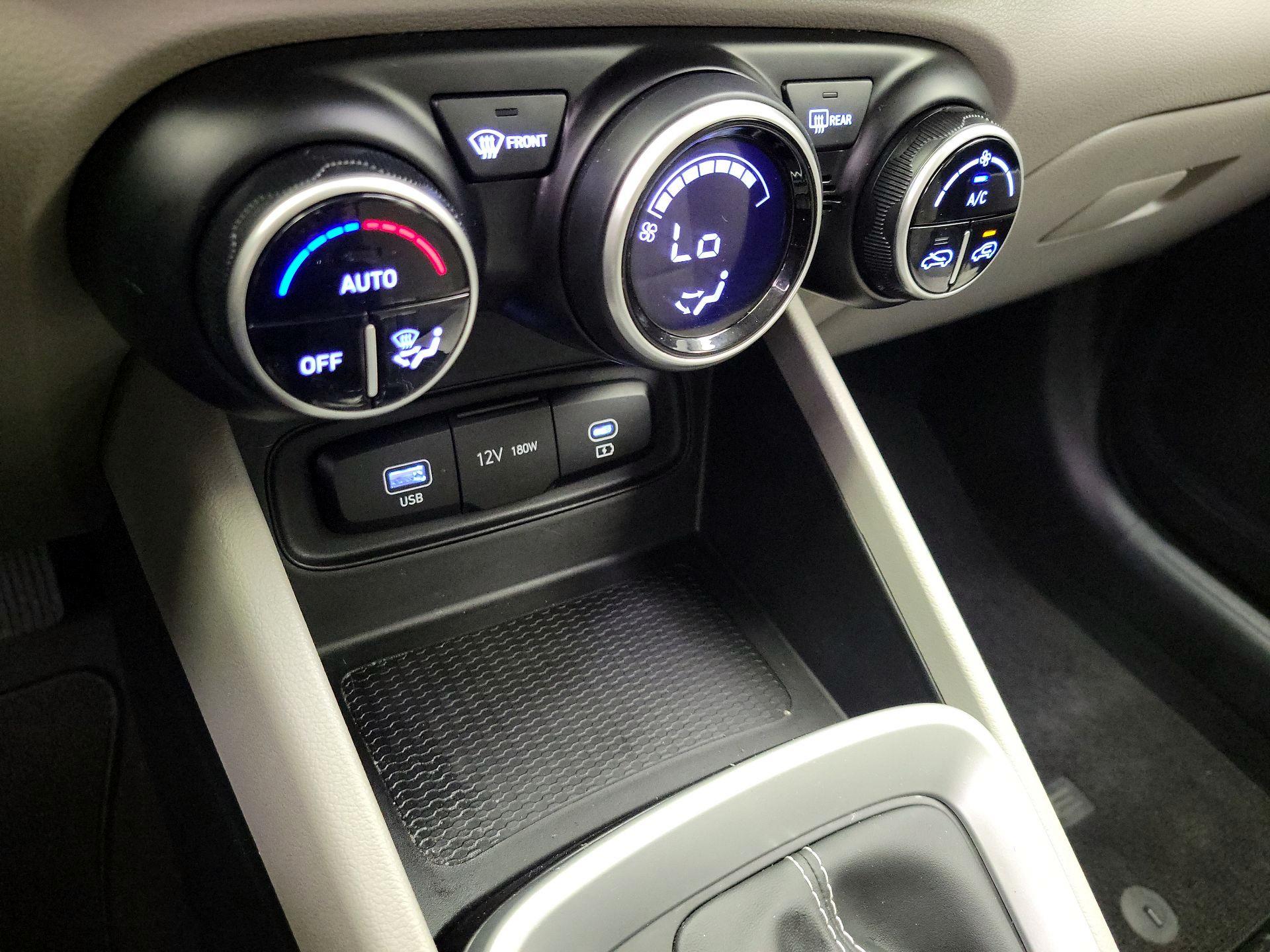 Thumbnail: 2023 Hyundai Venue - 16