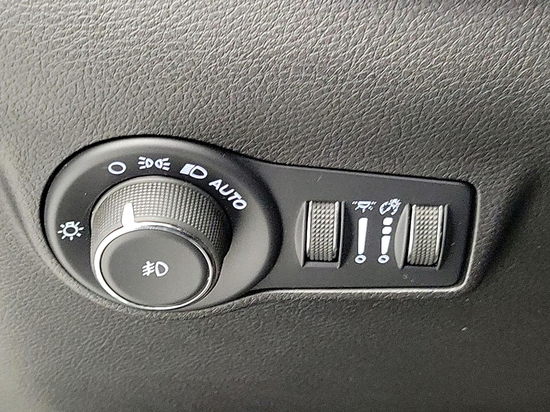 Thumbnail: 2022 Jeep Compass - 12