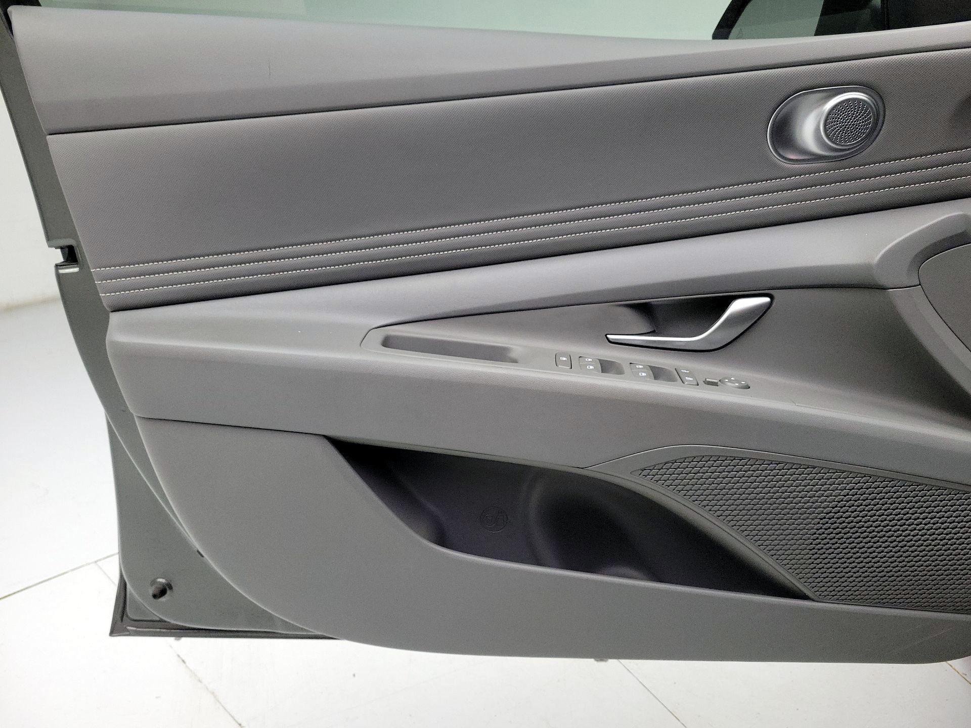 Thumbnail: 2025 Hyundai Elantra - 12