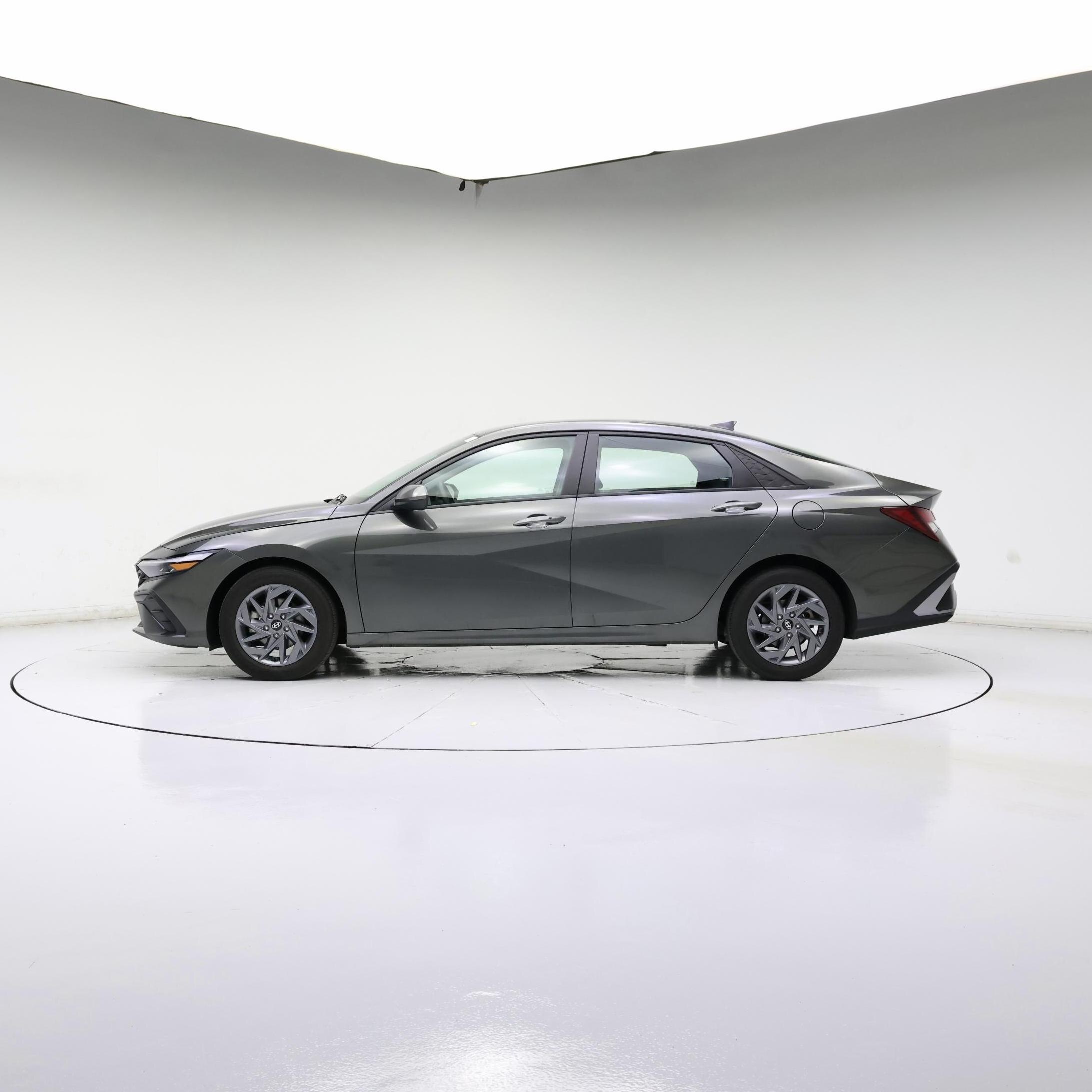 Thumbnail: 2024 Hyundai Elantra - 3