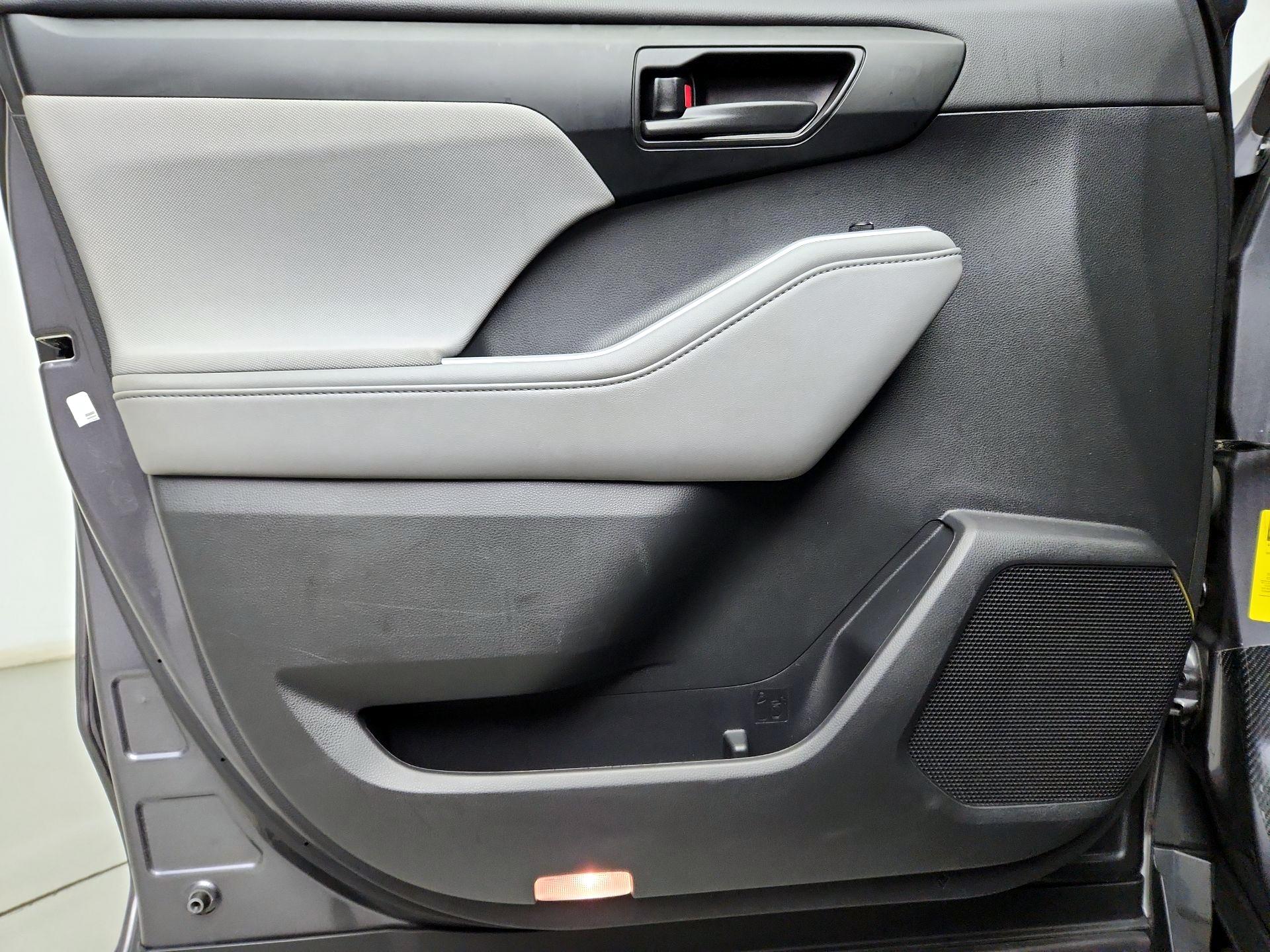 Thumbnail: 2021 Toyota Highlander - 12