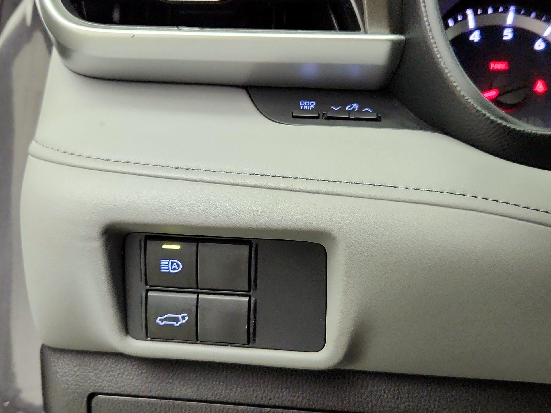 Thumbnail: 2021 Toyota Highlander - 13