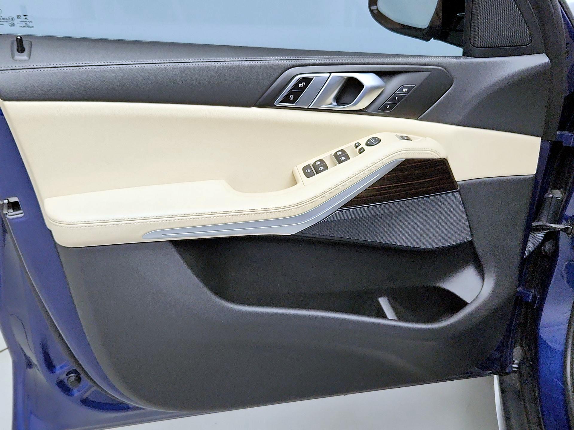 Thumbnail: 2021 BMW X5 - 12