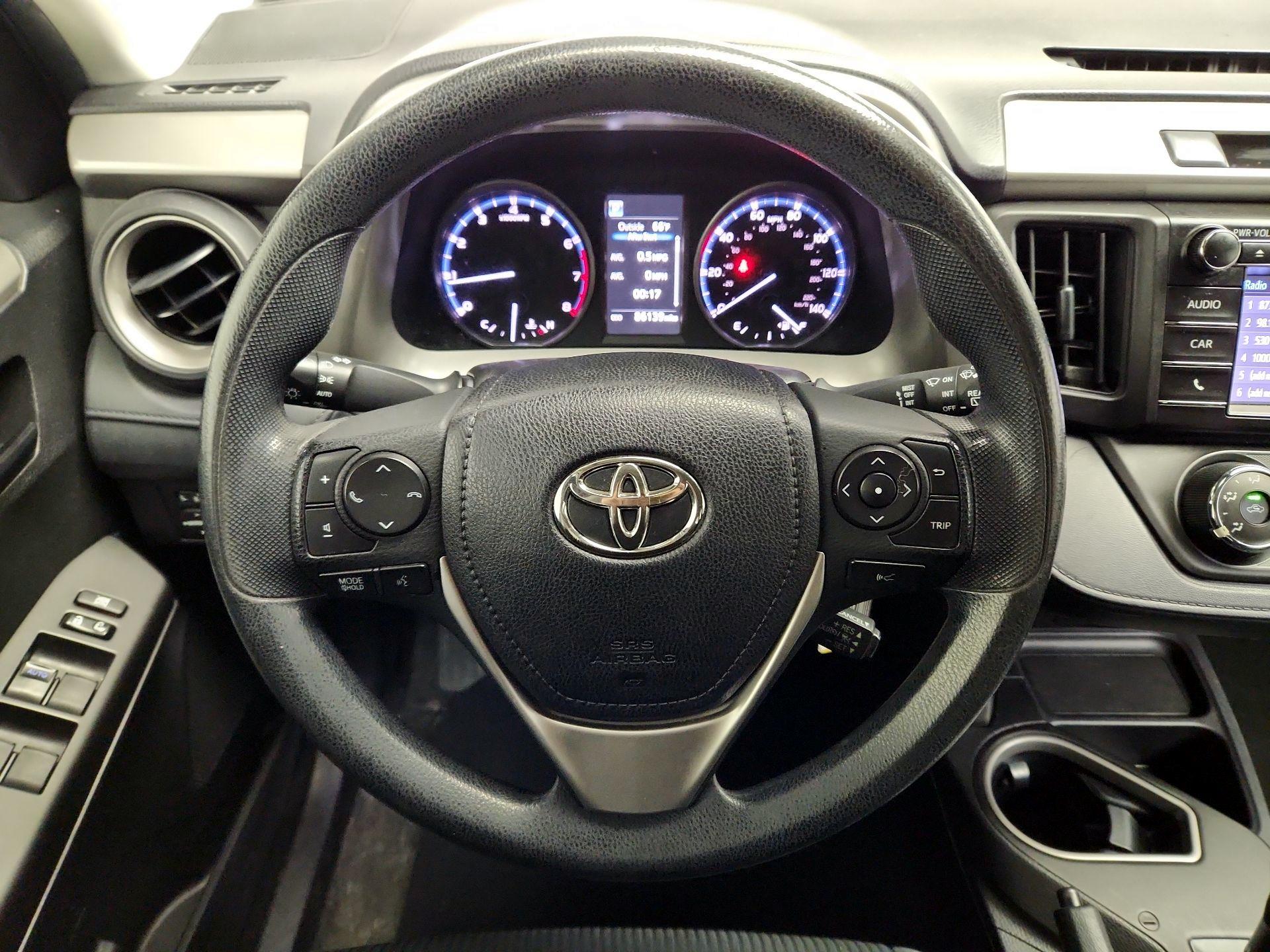 Thumbnail: 2018 Toyota RAV4 - 10
