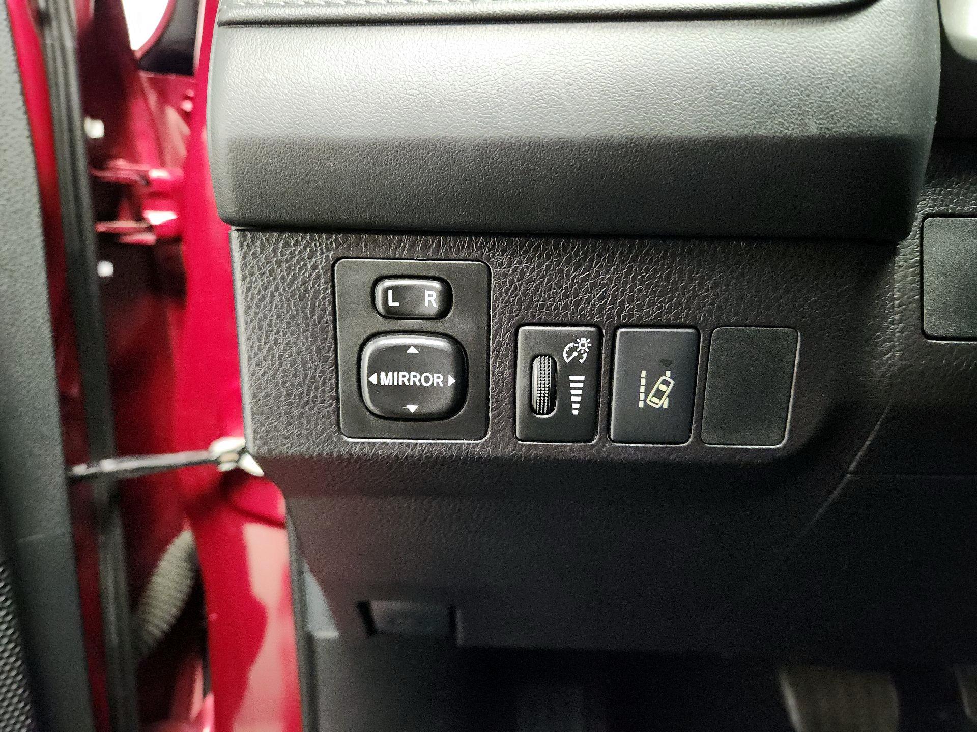 Thumbnail: 2018 Toyota RAV4 - 13