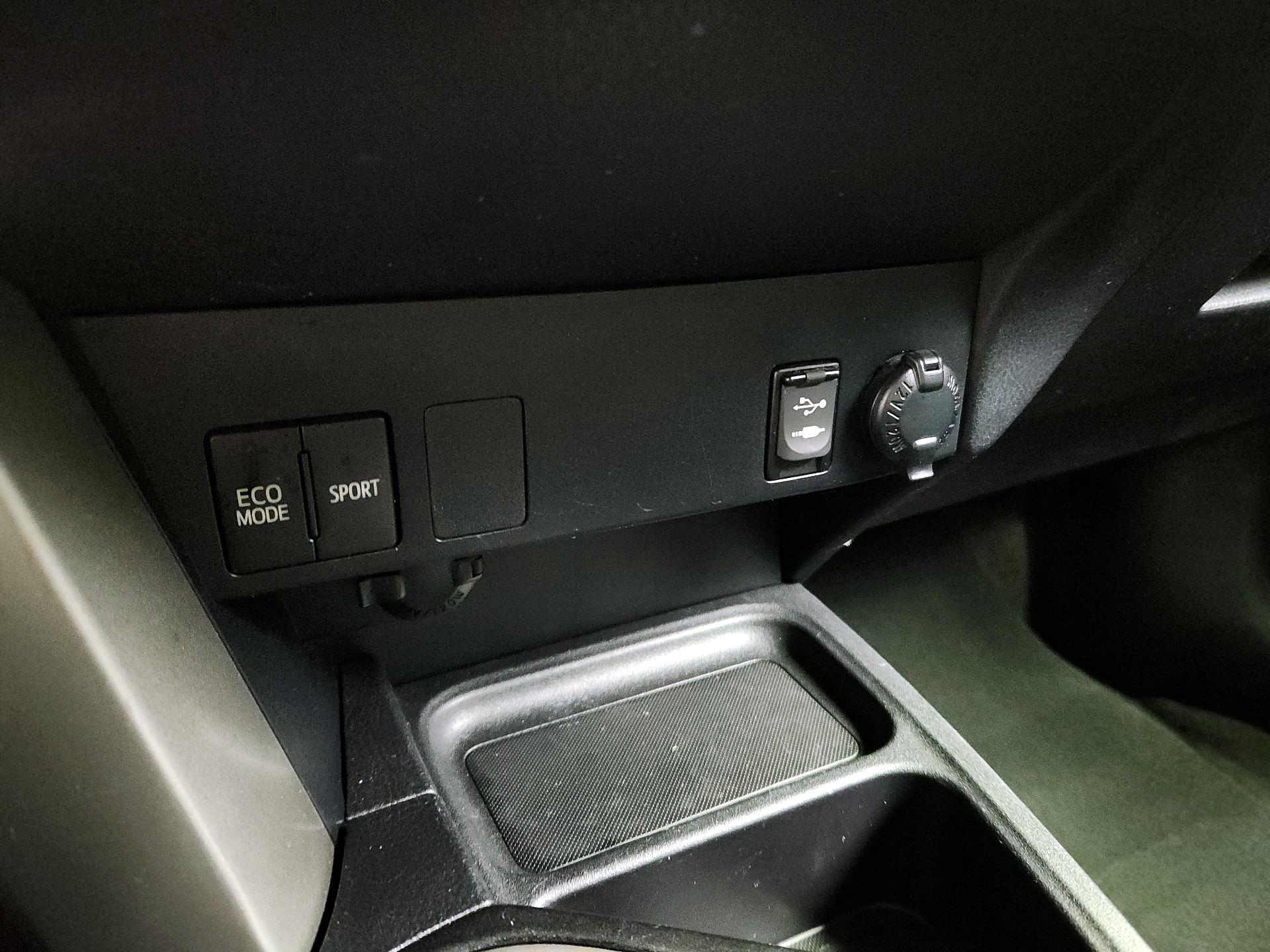 Thumbnail: 2018 Toyota RAV4 - 18