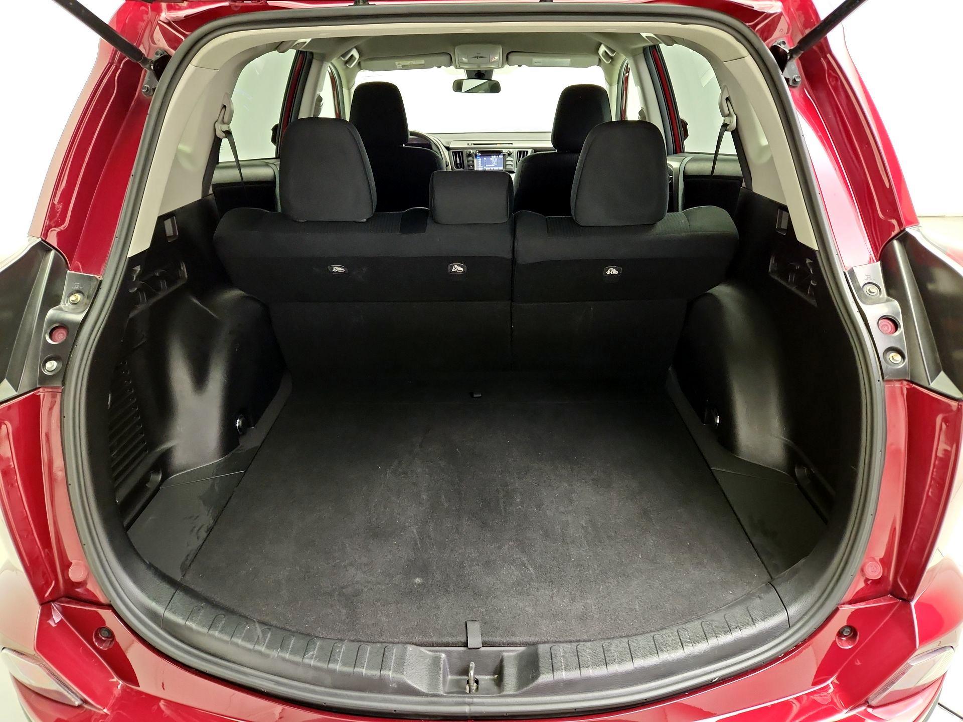 Thumbnail: 2018 Toyota RAV4 - 20