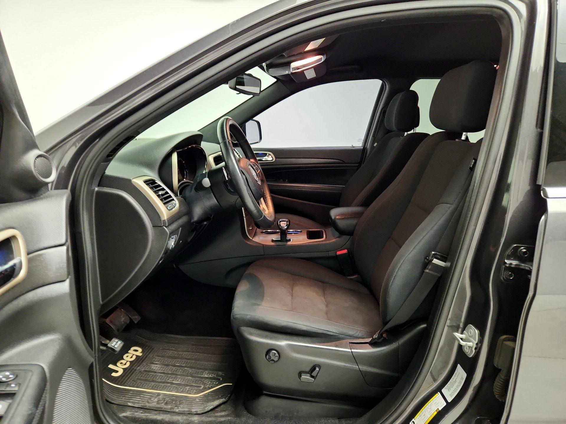 Thumbnail: 2015 Jeep Grand Cherokee - 11