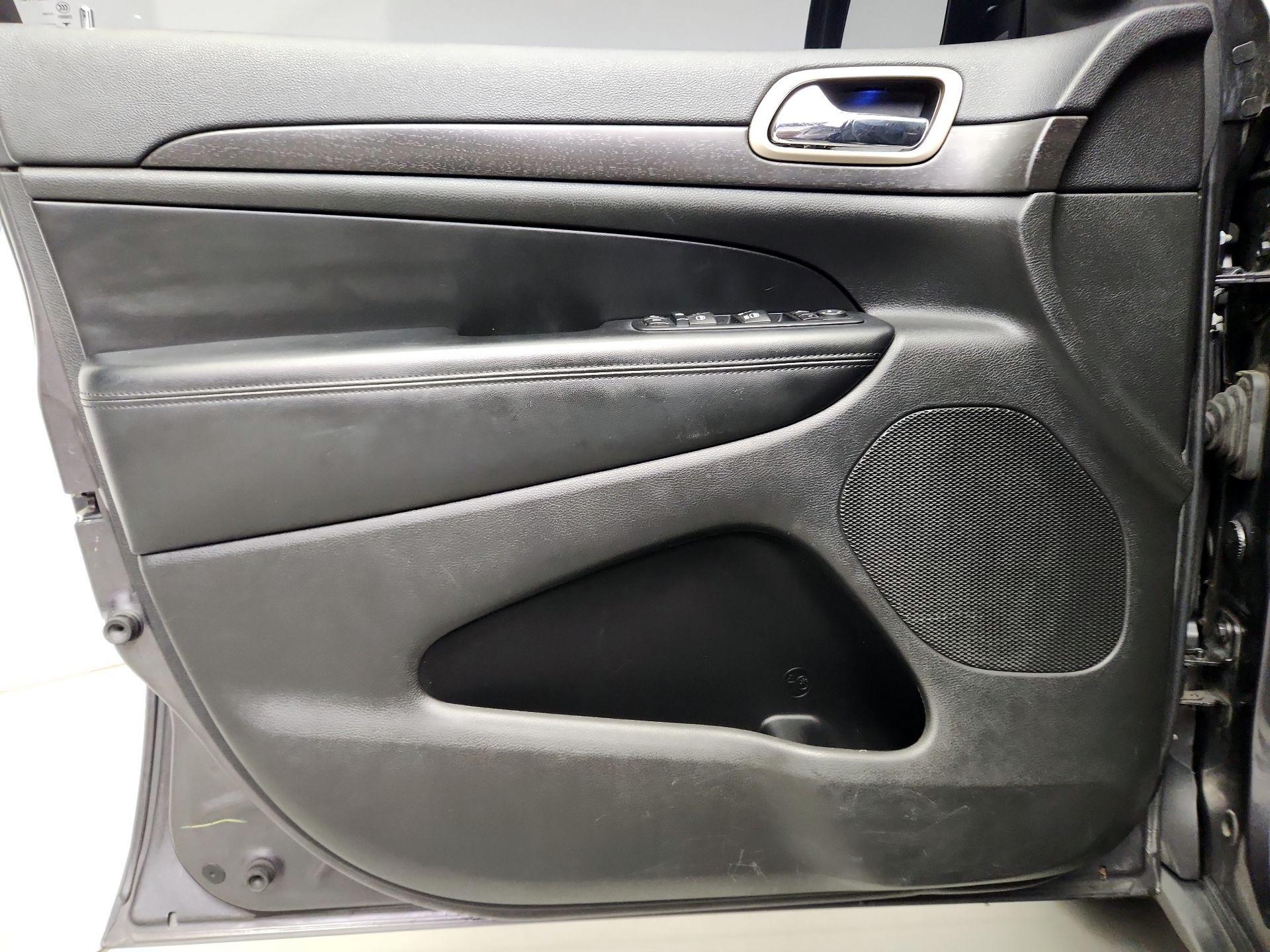 Thumbnail: 2015 Jeep Grand Cherokee - 12