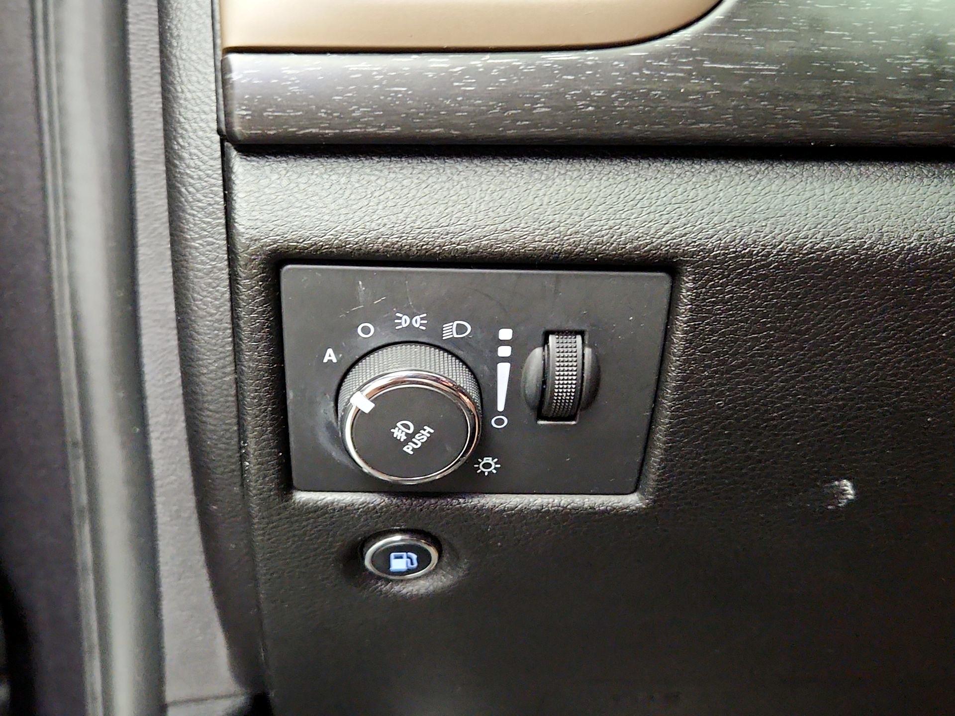 Thumbnail: 2015 Jeep Grand Cherokee - 13