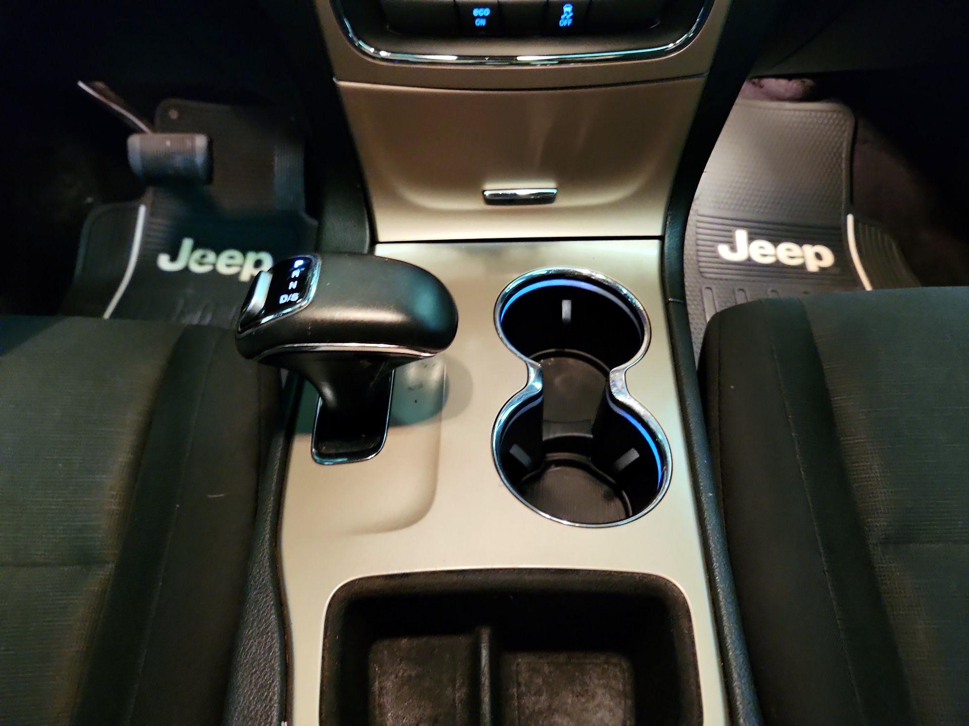 Thumbnail: 2015 Jeep Grand Cherokee - 16