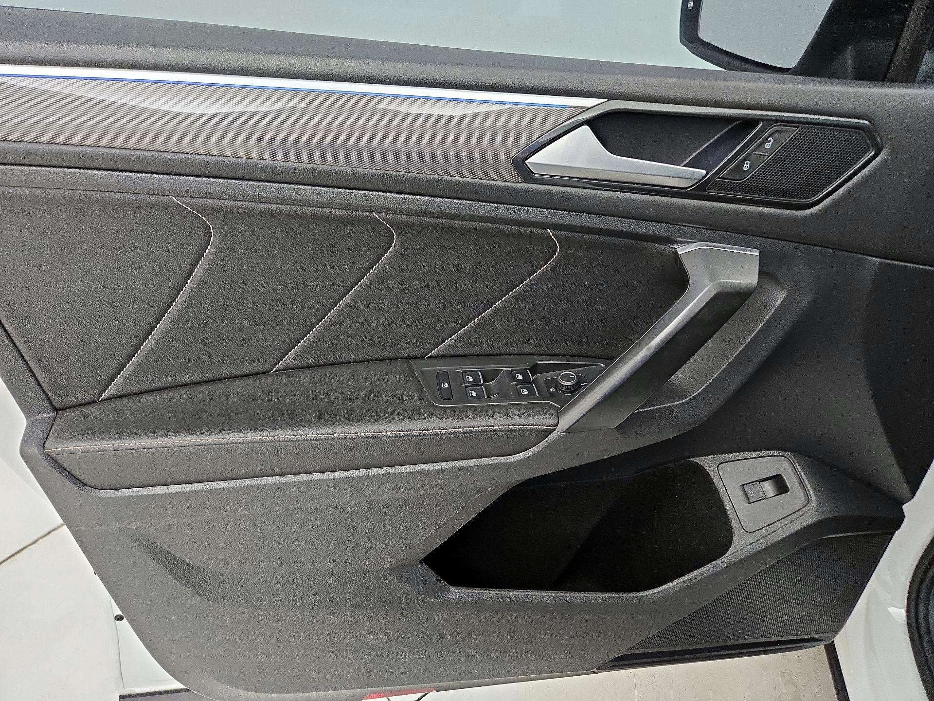 Thumbnail: 2022 Volkswagen Tiguan - 12