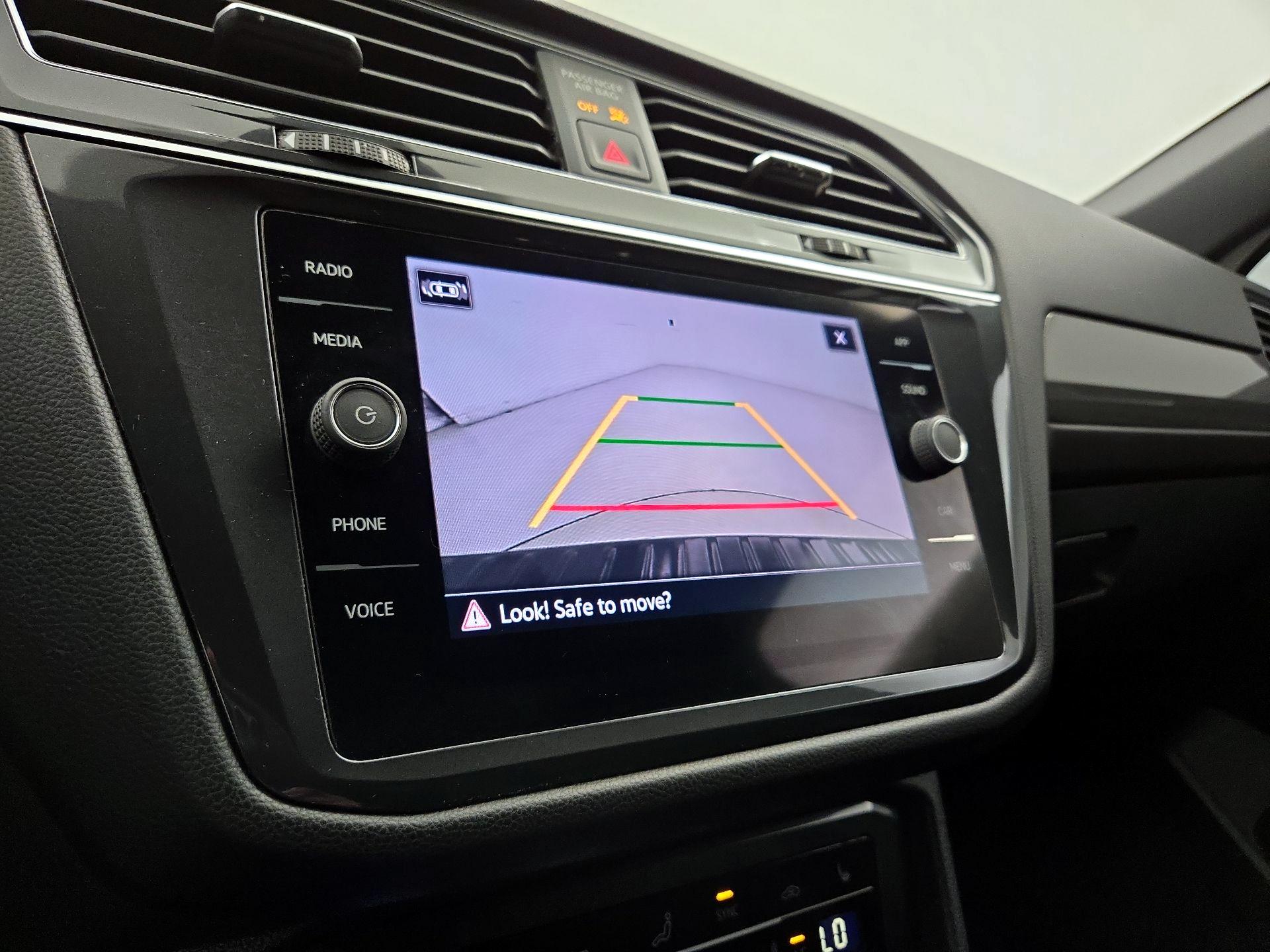 Thumbnail: 2022 Volkswagen Tiguan - 14