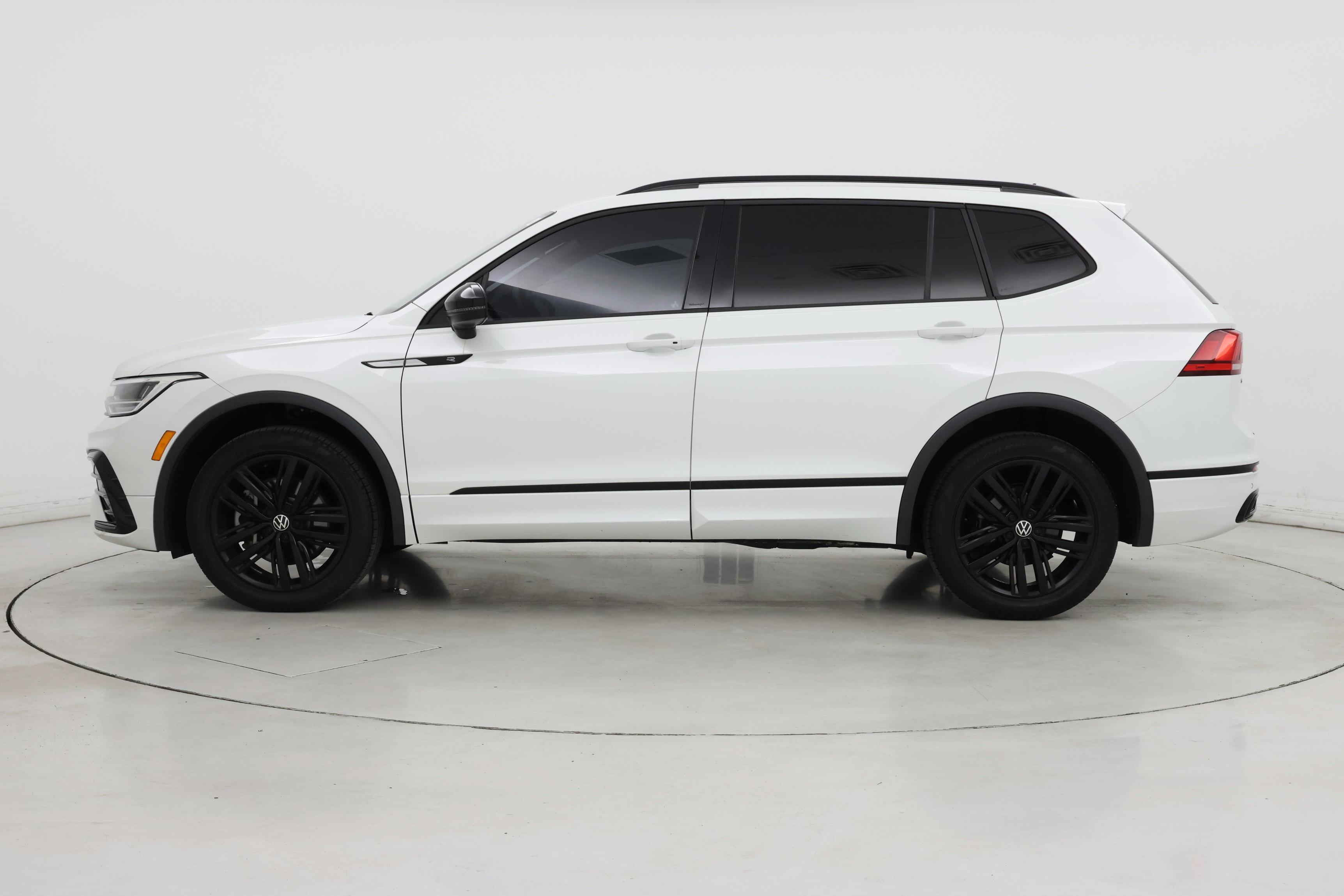 Thumbnail: 2022 Volkswagen Tiguan - 3
