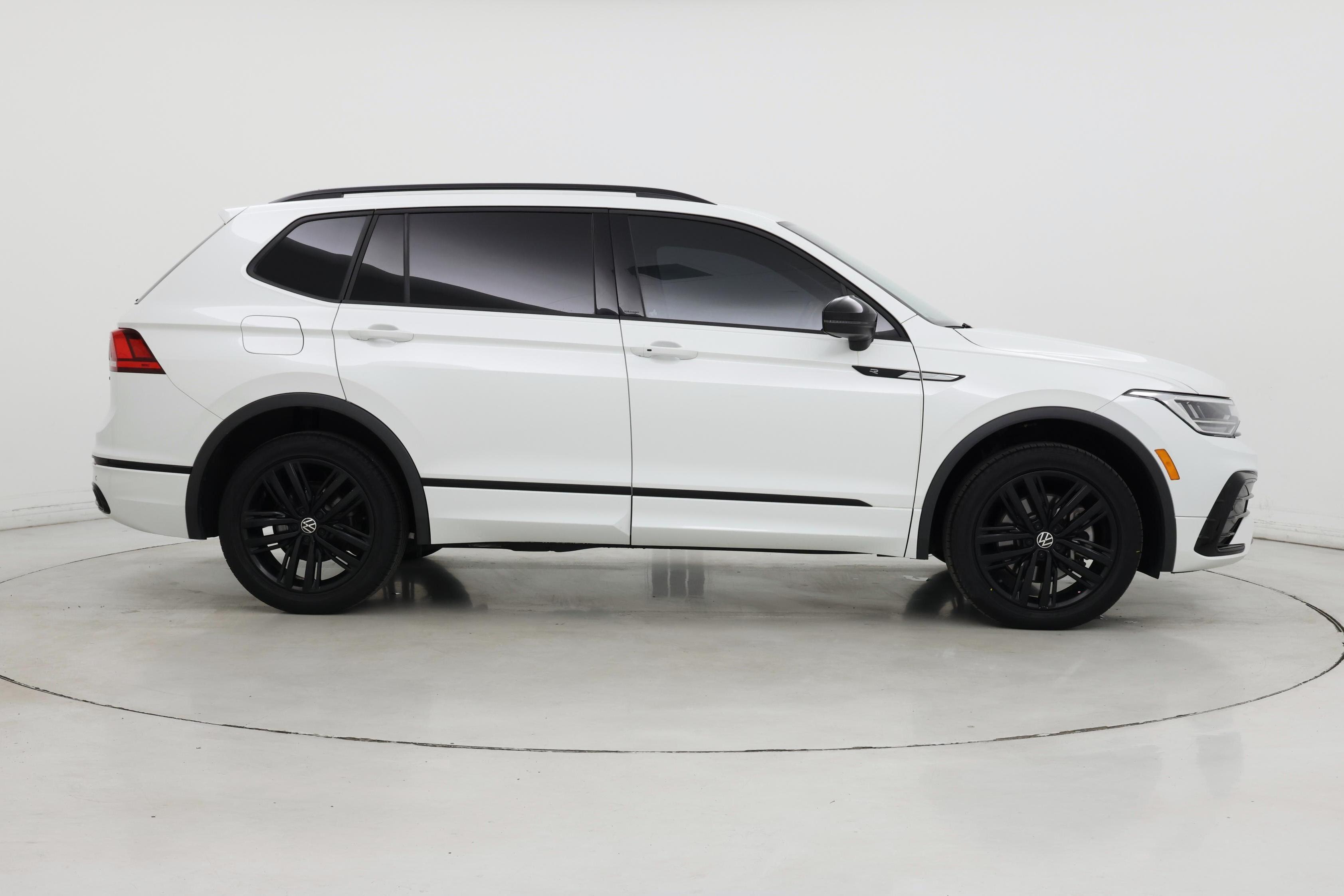 Thumbnail: 2022 Volkswagen Tiguan - 7