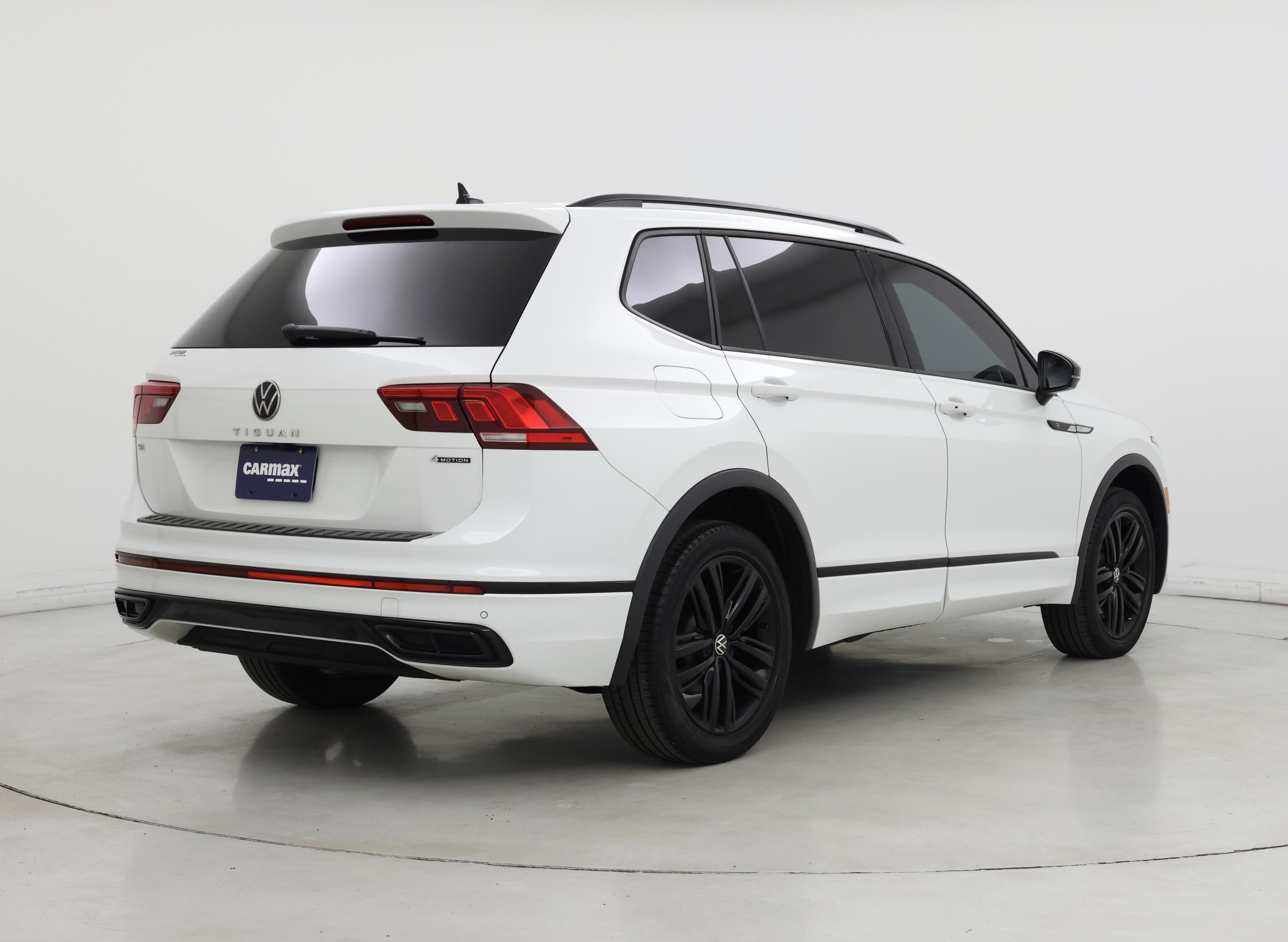 Thumbnail: 2022 Volkswagen Tiguan - 8