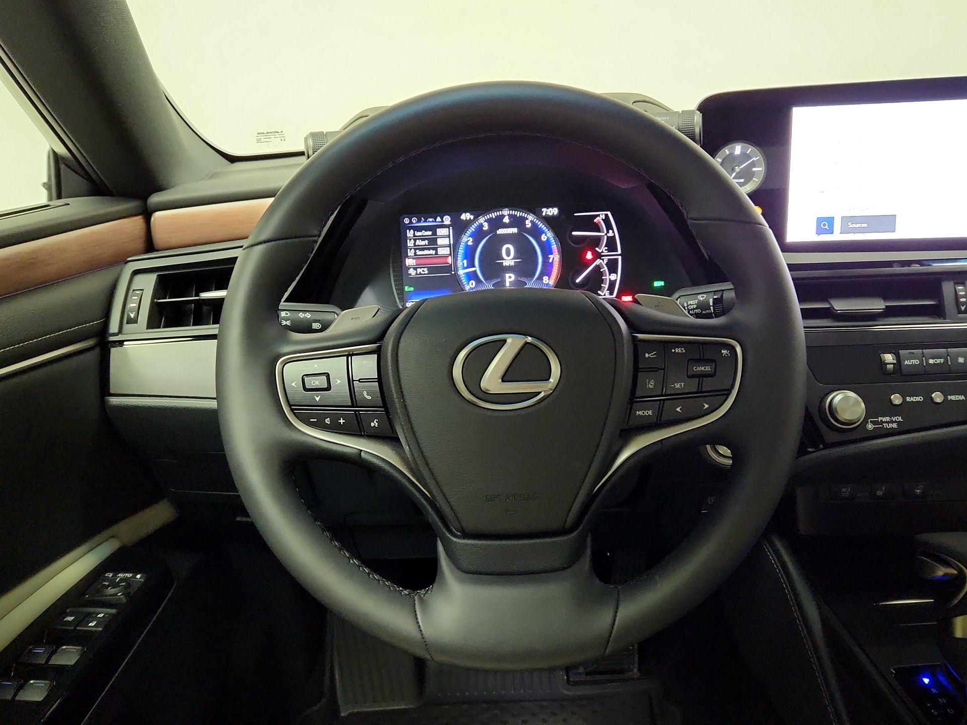 Thumbnail: 2025 Lexus ES - 10