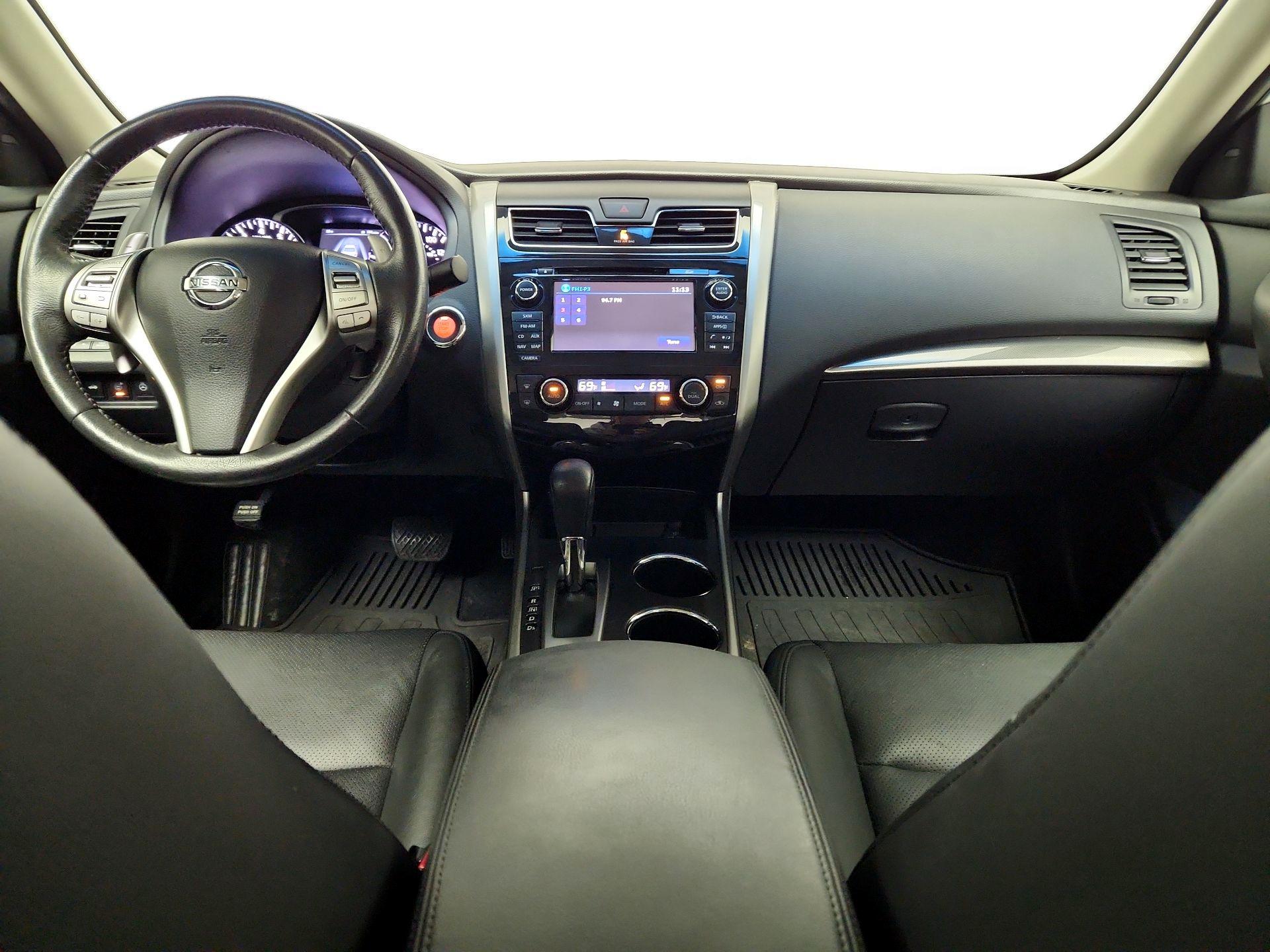 Thumbnail: 2015 Nissan Altima - 9