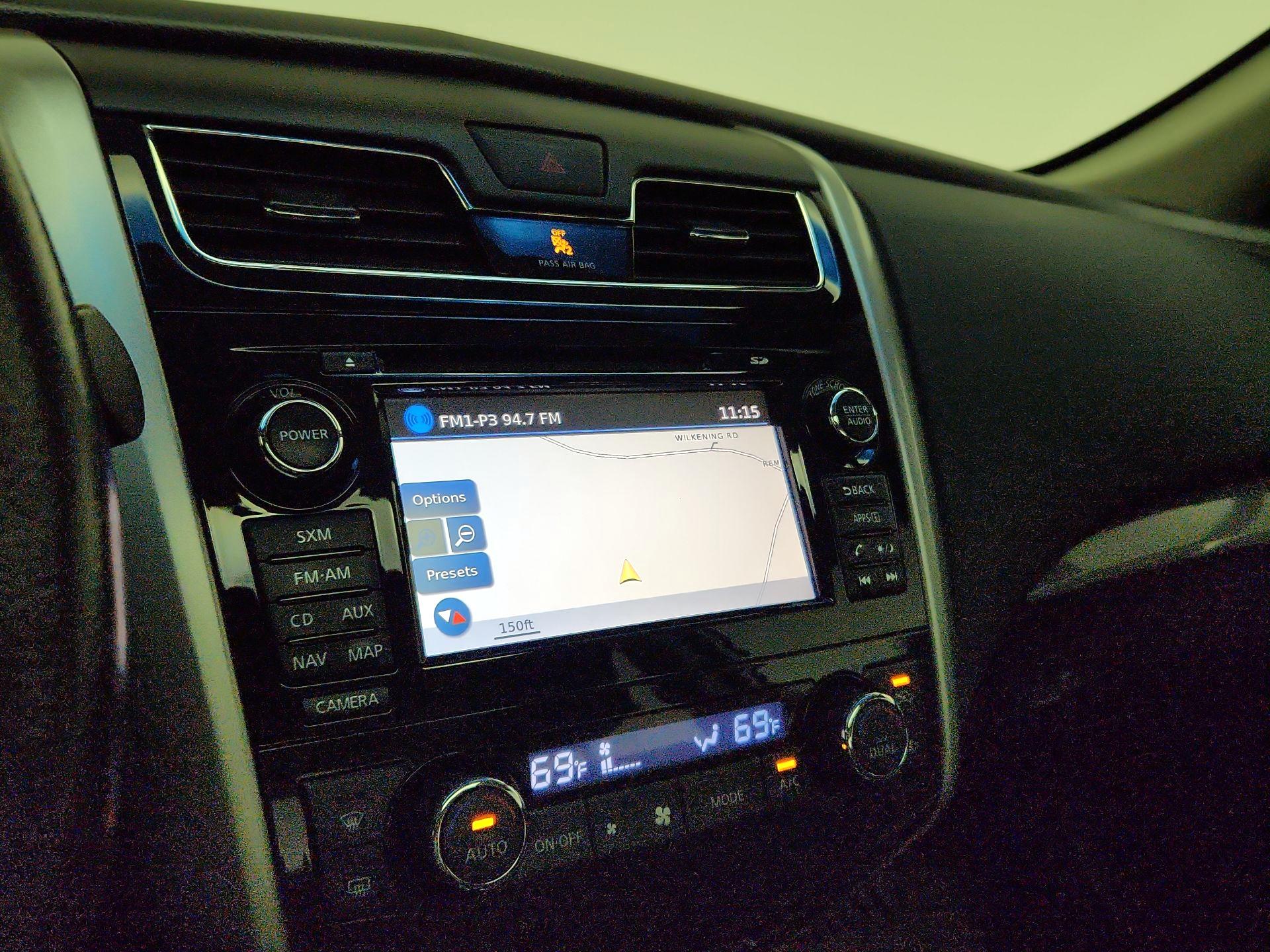 Thumbnail: 2015 Nissan Altima - 14