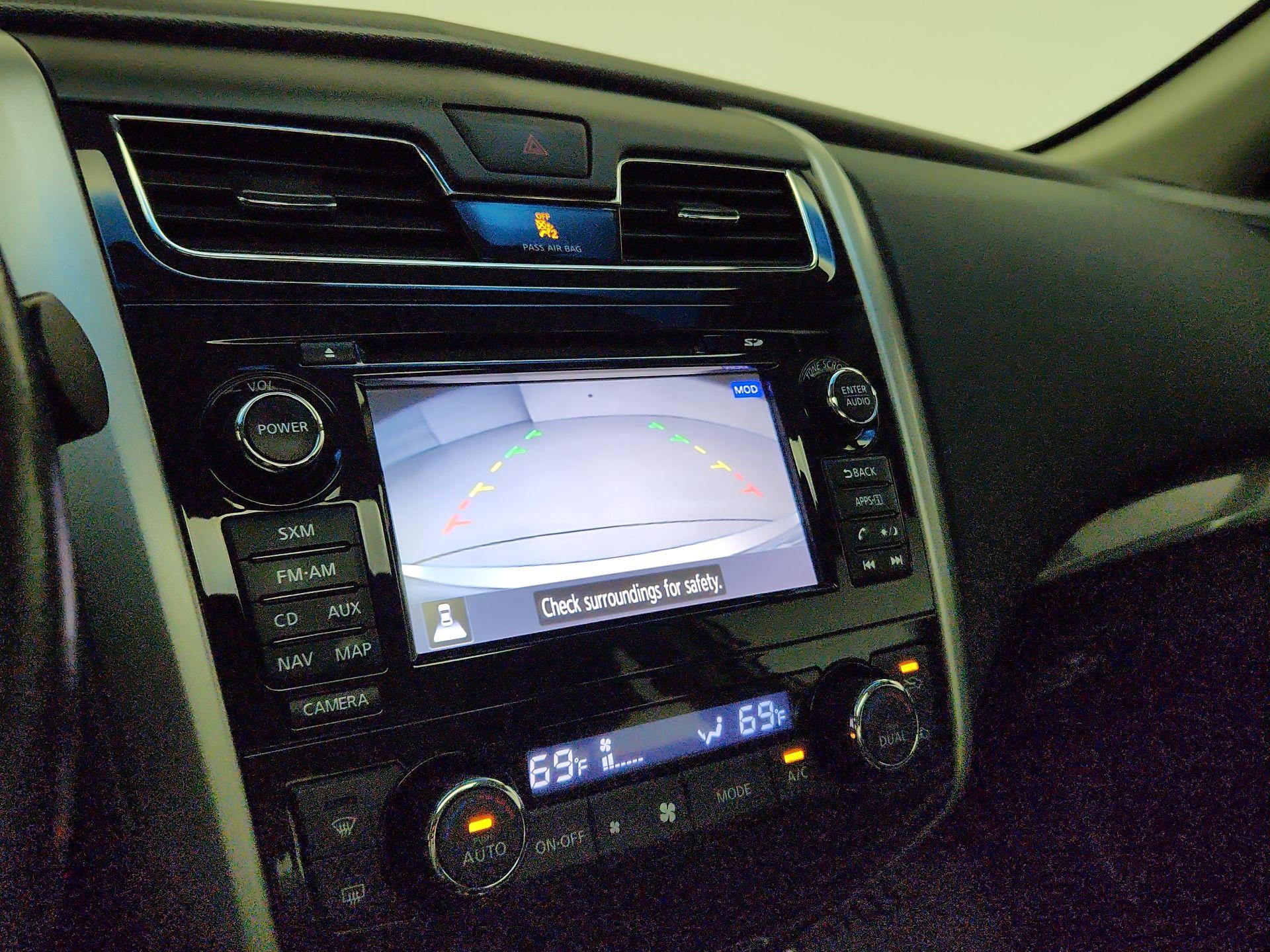 Thumbnail: 2015 Nissan Altima - 15