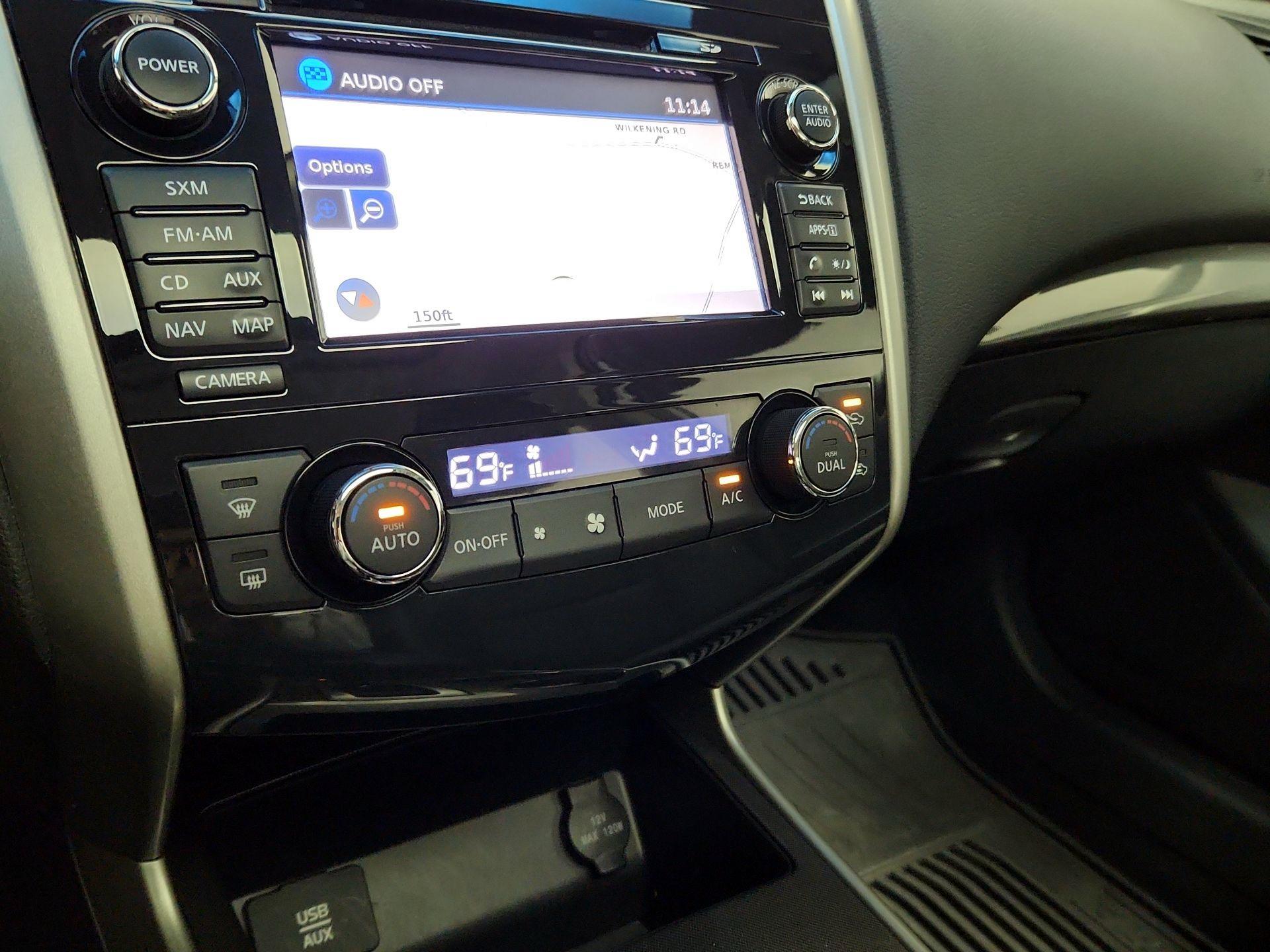 Thumbnail: 2015 Nissan Altima - 17