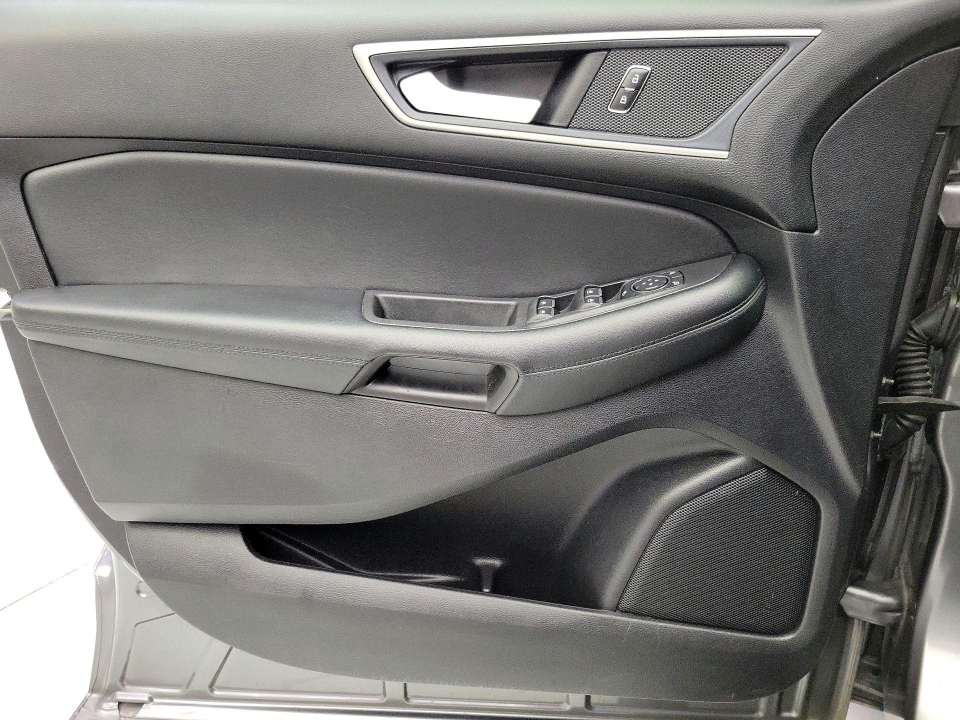 Thumbnail: 2021 Ford Edge - 12