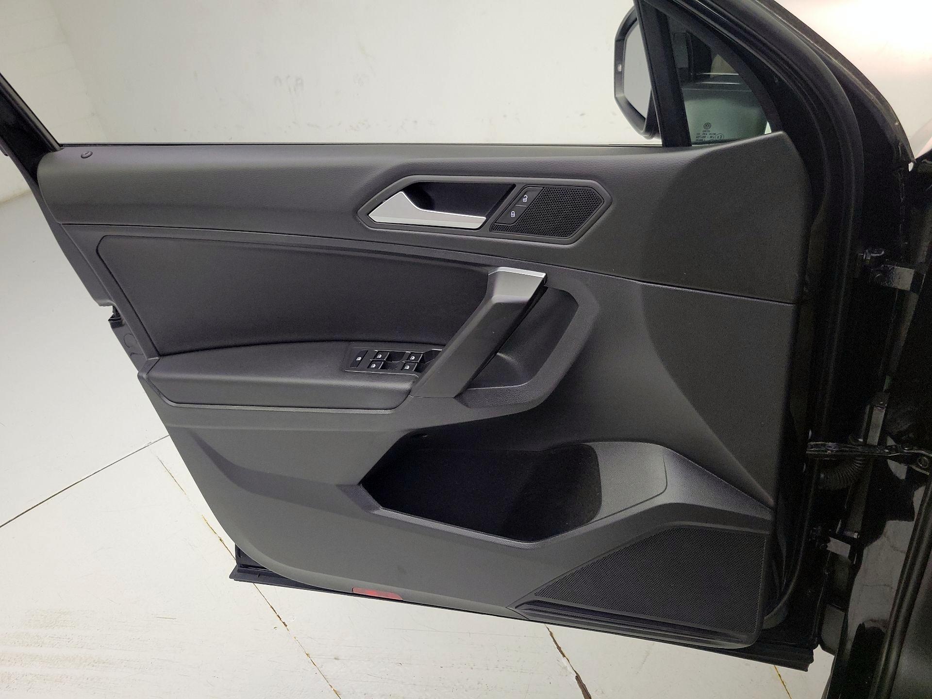 Thumbnail: 2021 Volkswagen Tiguan - 12