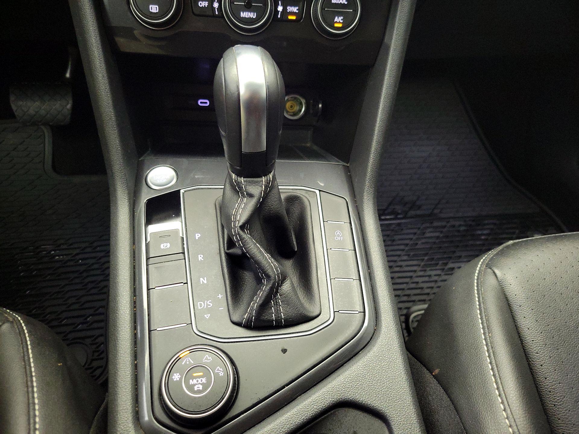 Thumbnail: 2021 Volkswagen Tiguan - 17