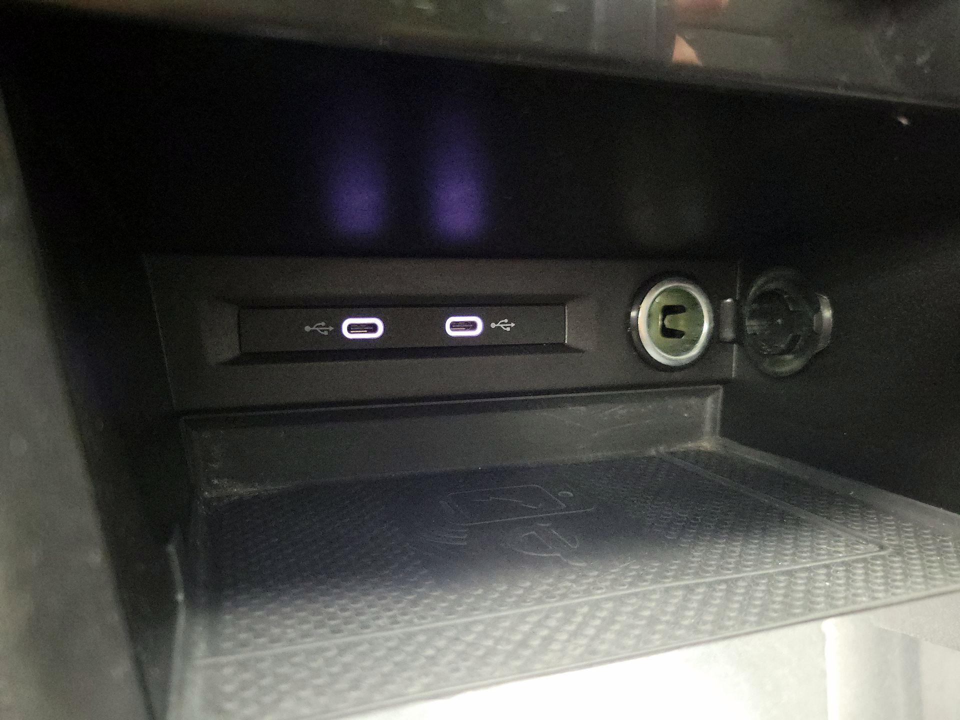 Thumbnail: 2021 Volkswagen Tiguan - 18