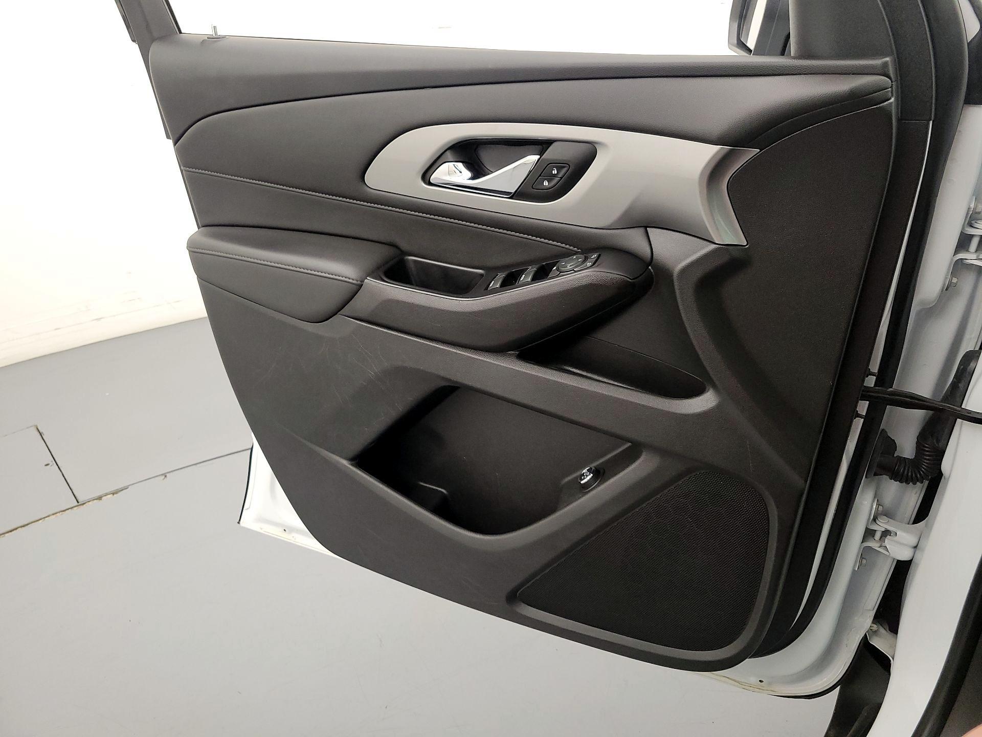 Thumbnail: 2023 Chevrolet Traverse - 12